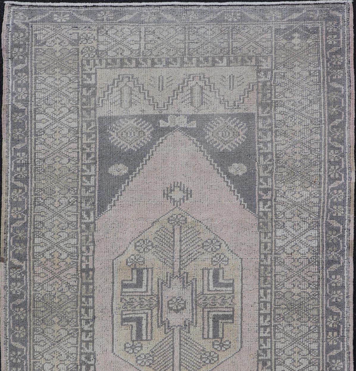 Turkish Vintage Oushak Rug in Muted Taupe, Gray, Cream, and Blush For Sale 5