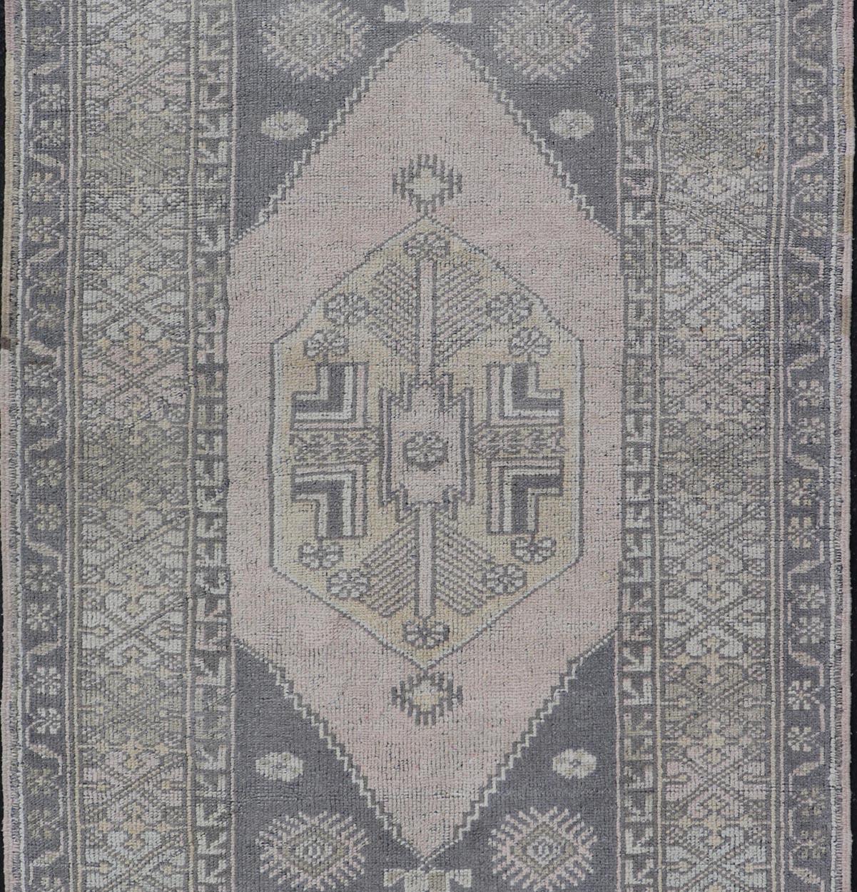 Turkish Vintage Oushak Rug in Muted Taupe, Gray, Cream, and Blush For Sale 6