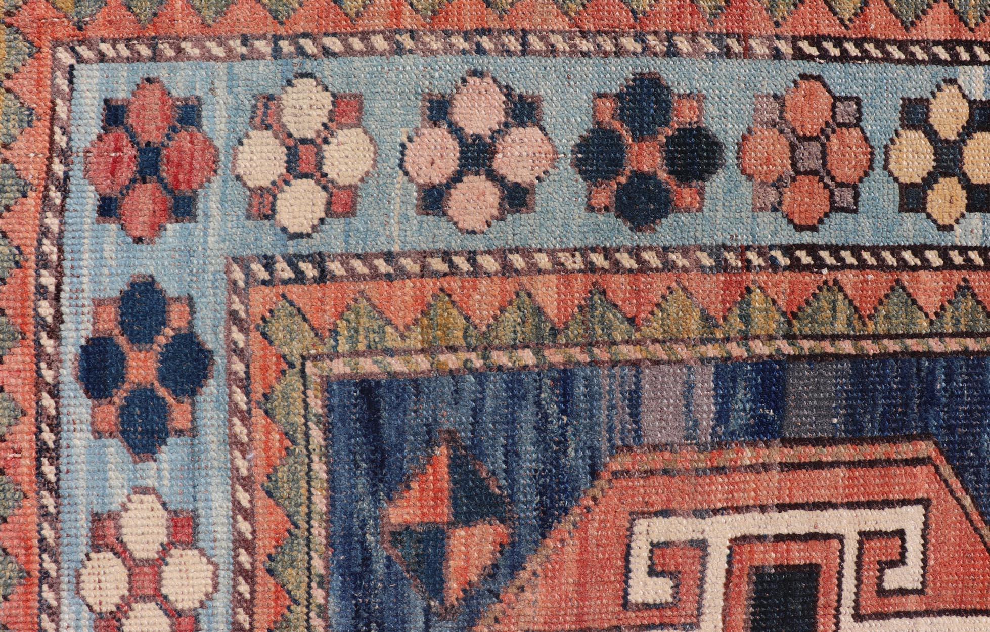Türkischer Oushak-Teppich im Vintage-Stil mit Medaillon in geometrischen Mustern, 4'6 x 6'10 im Angebot 1