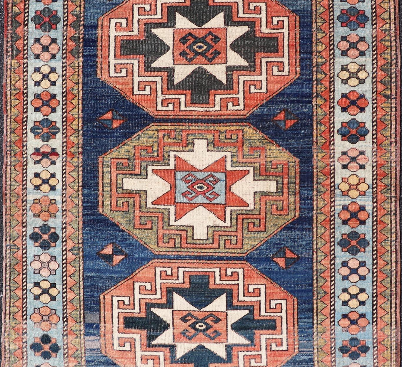 Türkischer Oushak-Teppich im Vintage-Stil mit Medaillon in geometrischen Mustern, 4'6 x 6'10 im Angebot 3