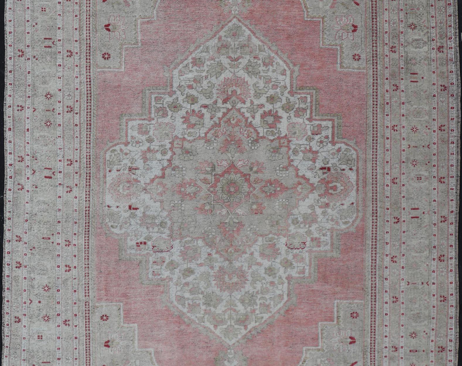 Turkish Vintage Oushak Rug with Geometric Design With A Soft Coral Color For Sale 1