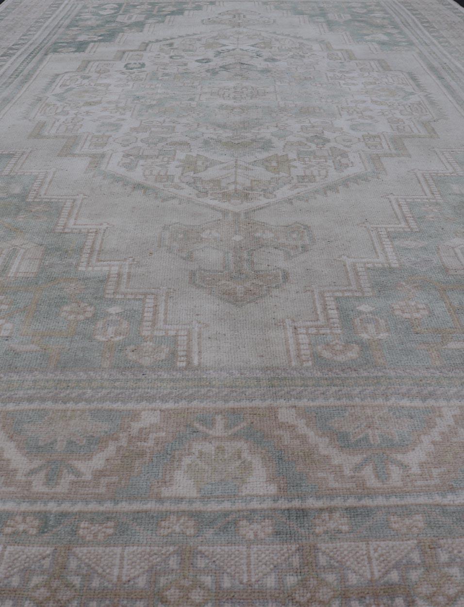 Turkish Vintage Oushak Rug With Medallion in Muted Light Green and Cream For Sale 4