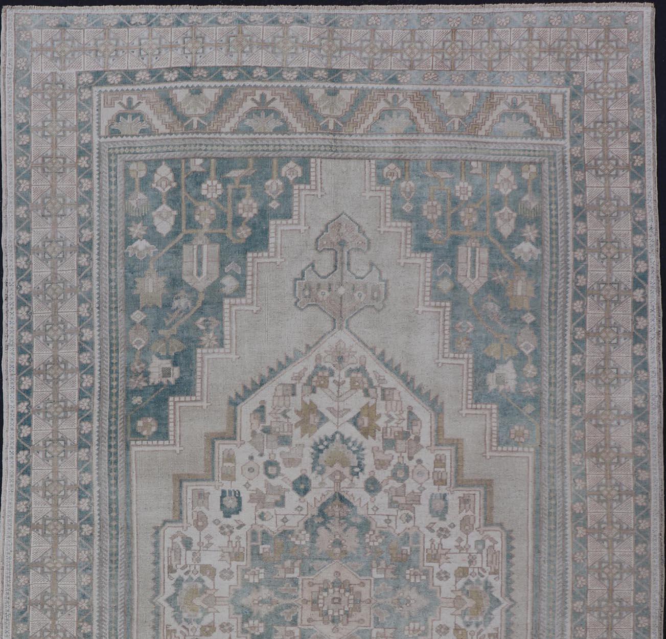 Turkish Vintage Oushak Rug With Medallion in Muted Light Green and Cream In Good Condition For Sale In Atlanta, GA