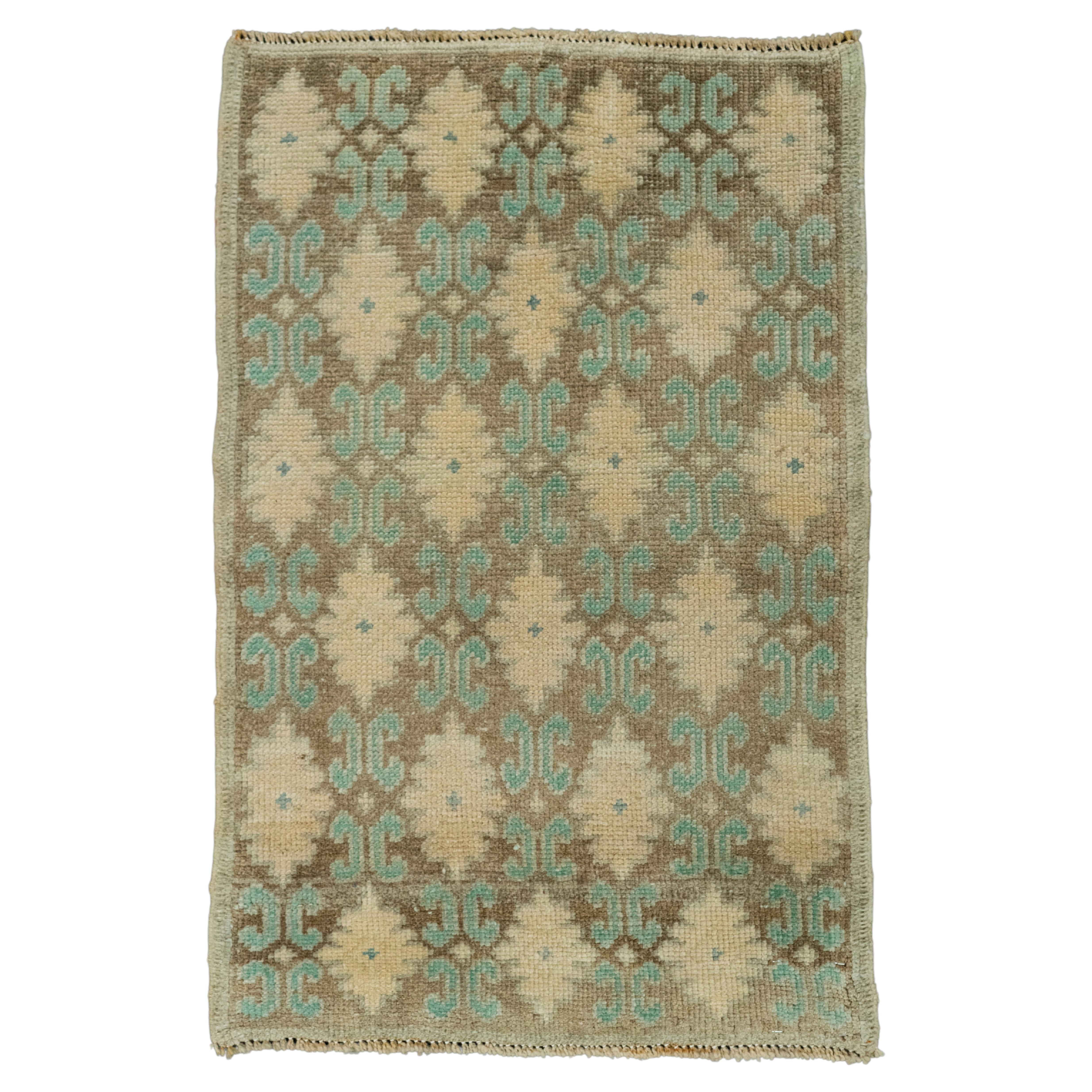 Turkish Vintage Rug 2' x 3'2" #20537 For Sale