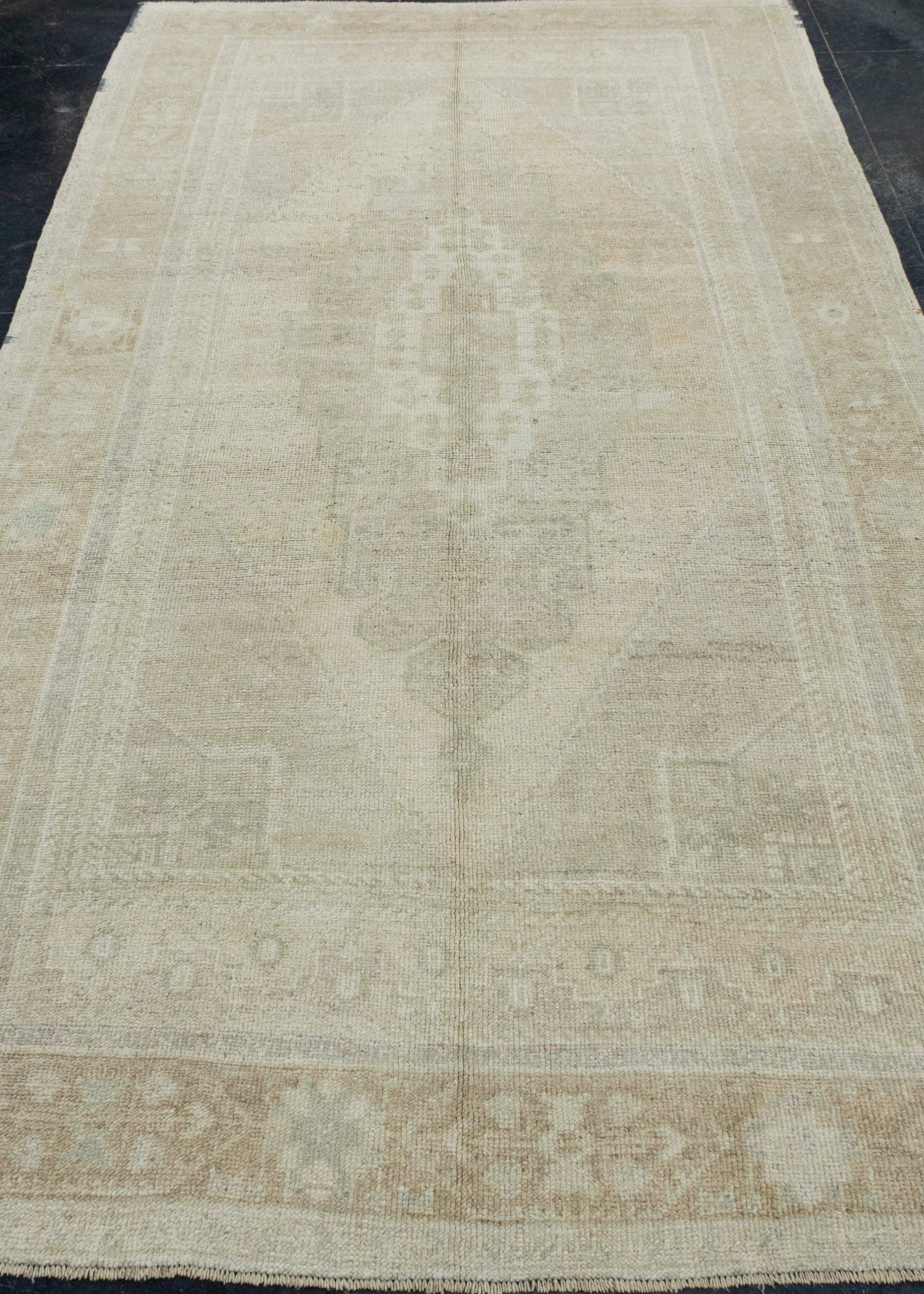 Turkish Vintage Rug 4'10