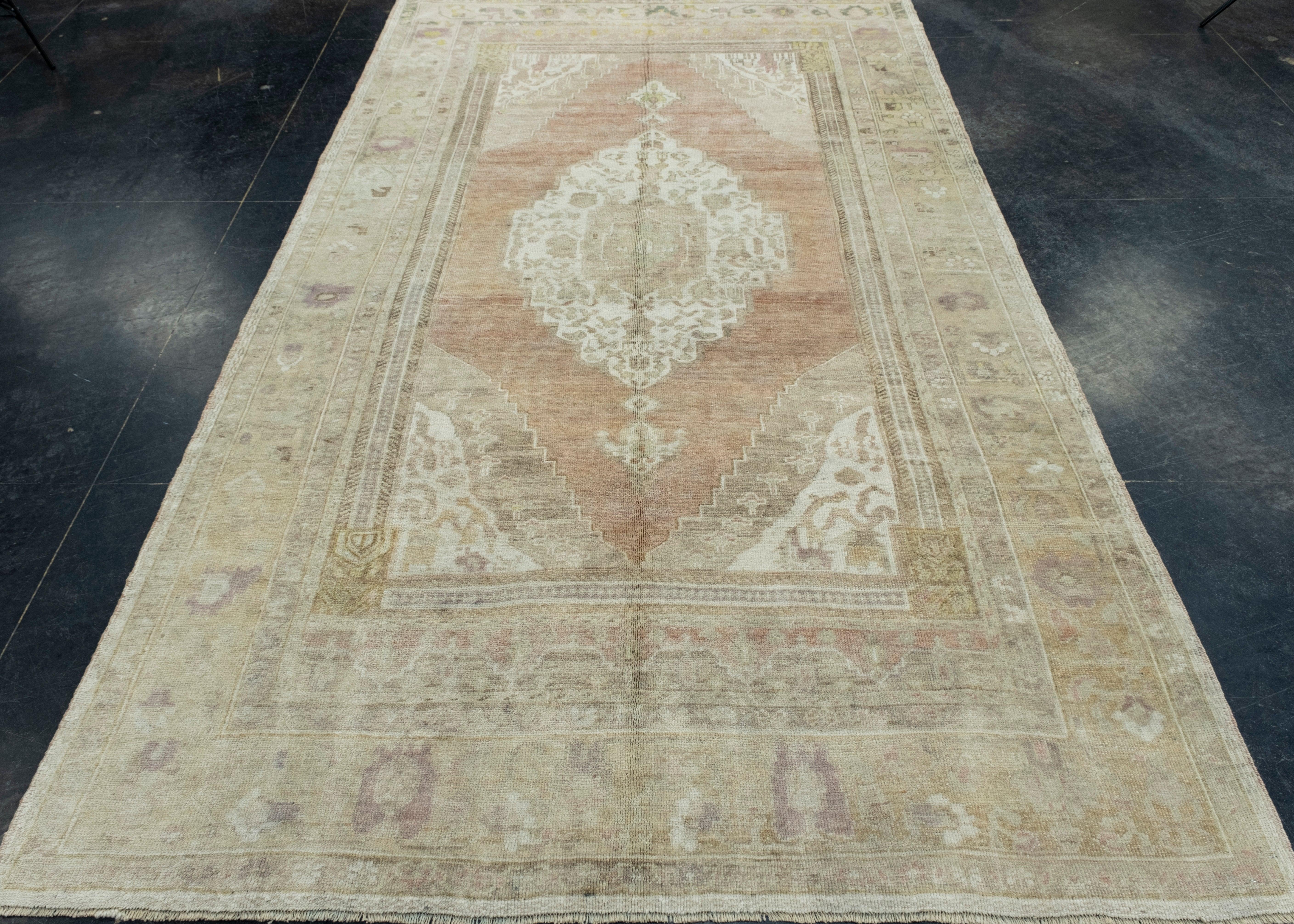 Tappeto vintage turco 5'6
