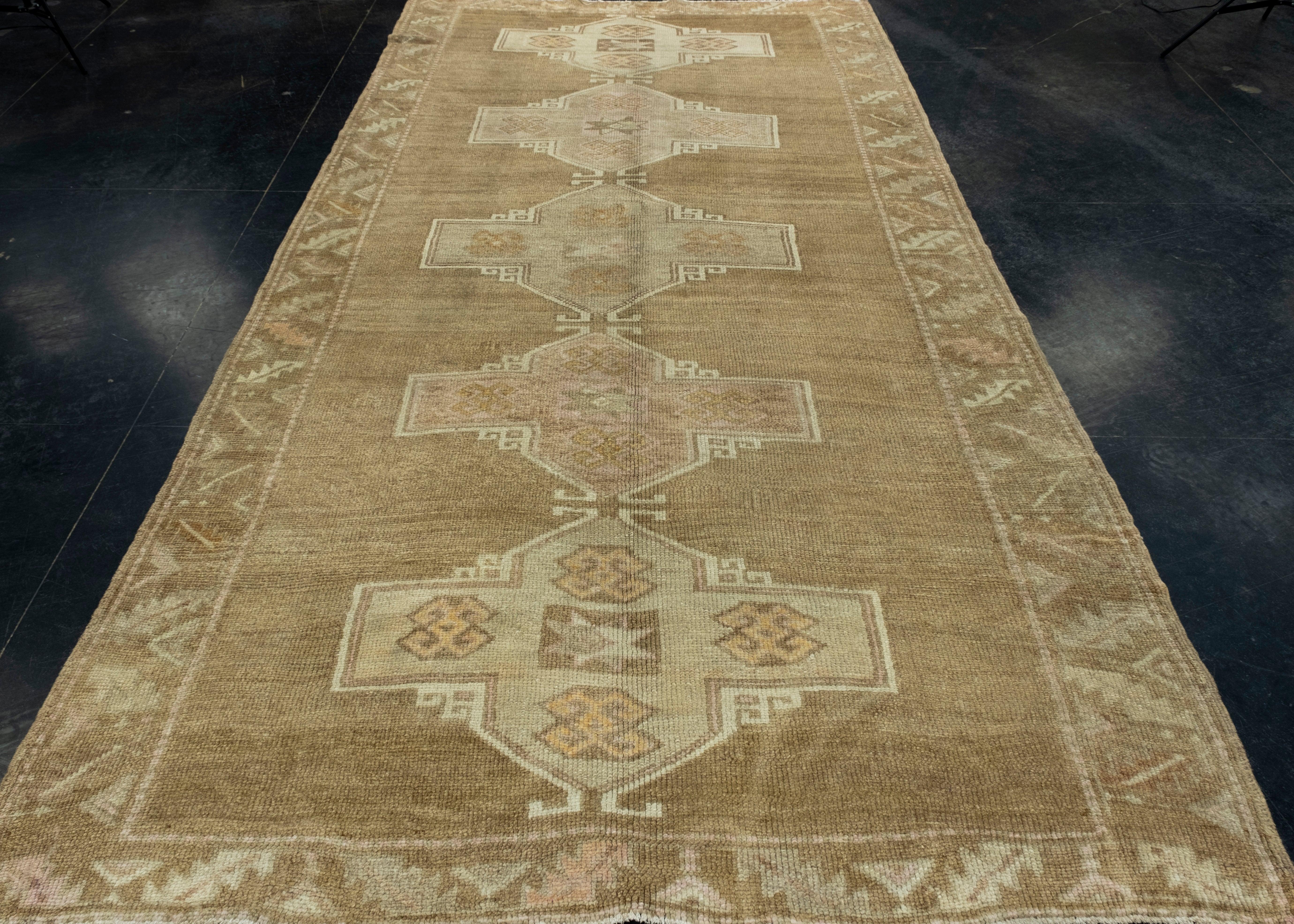 Turkish Vintage Rug 5'7