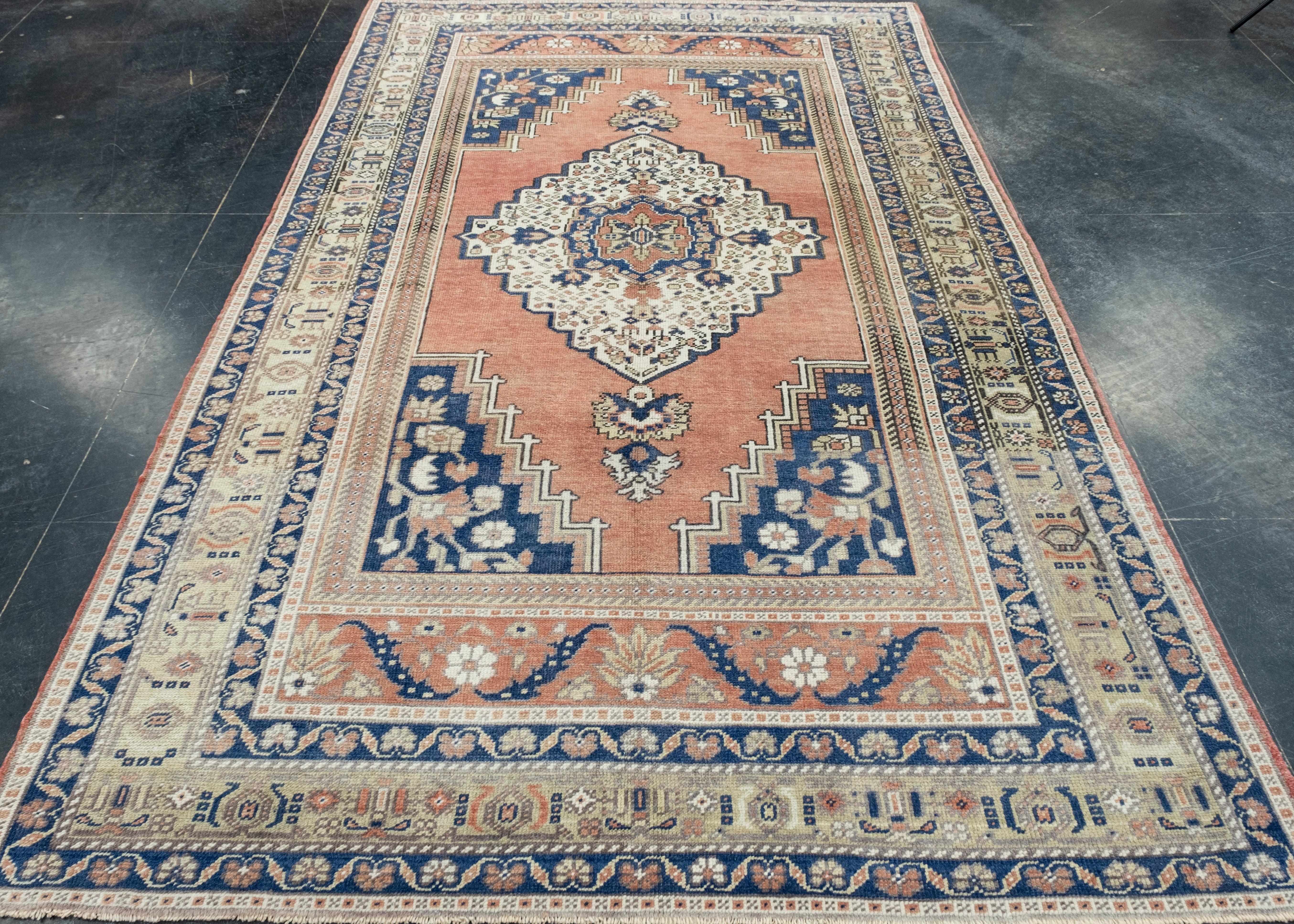 Turkish Vintage Rug 5'7