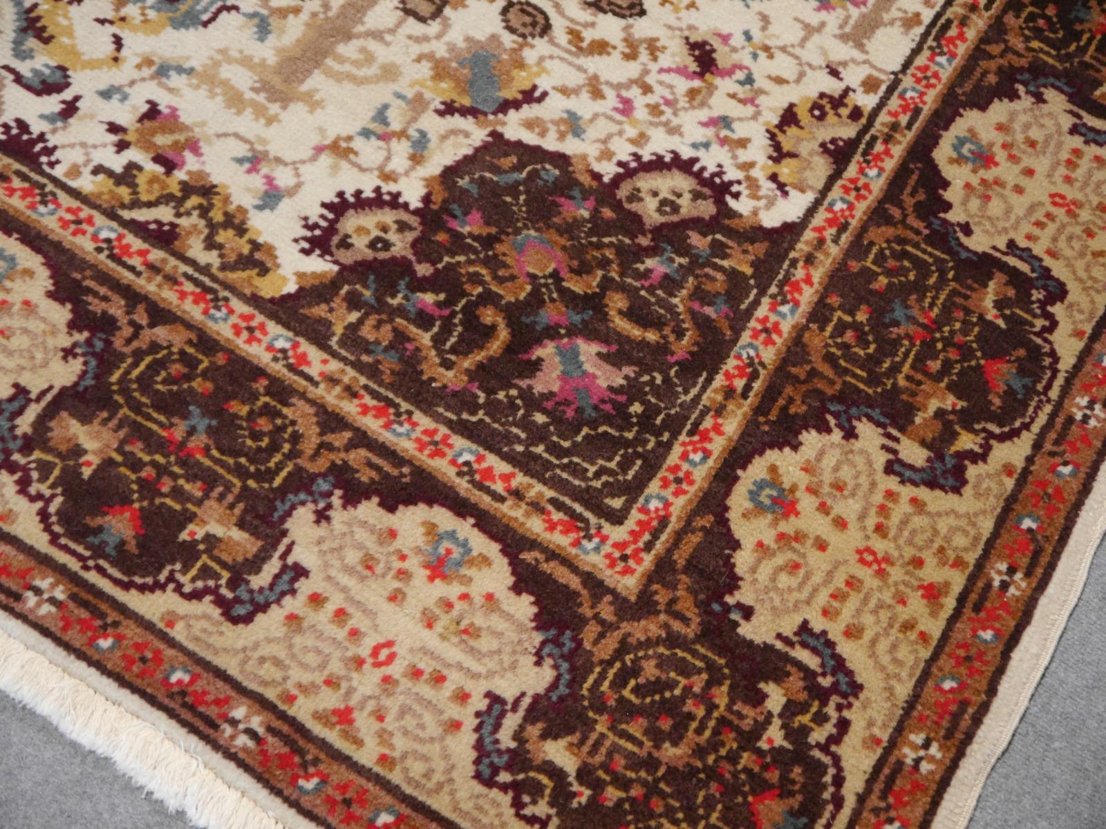 Türkischer Vintage Teppich handgeknüpft Medaillon Design beige braun Bereich Teppich 

Türkische Teppiche werden hauptsächlich aus feiner Wolle hergestellt, 
Dieses wunderschöne und beeindruckende Exemplar stammt aus Westanatolien.

Dieser
