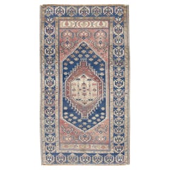 Türkischer handgewebter Vintage-Teppich-Läufer in Blau & Rosa 3'5" x 5'11"