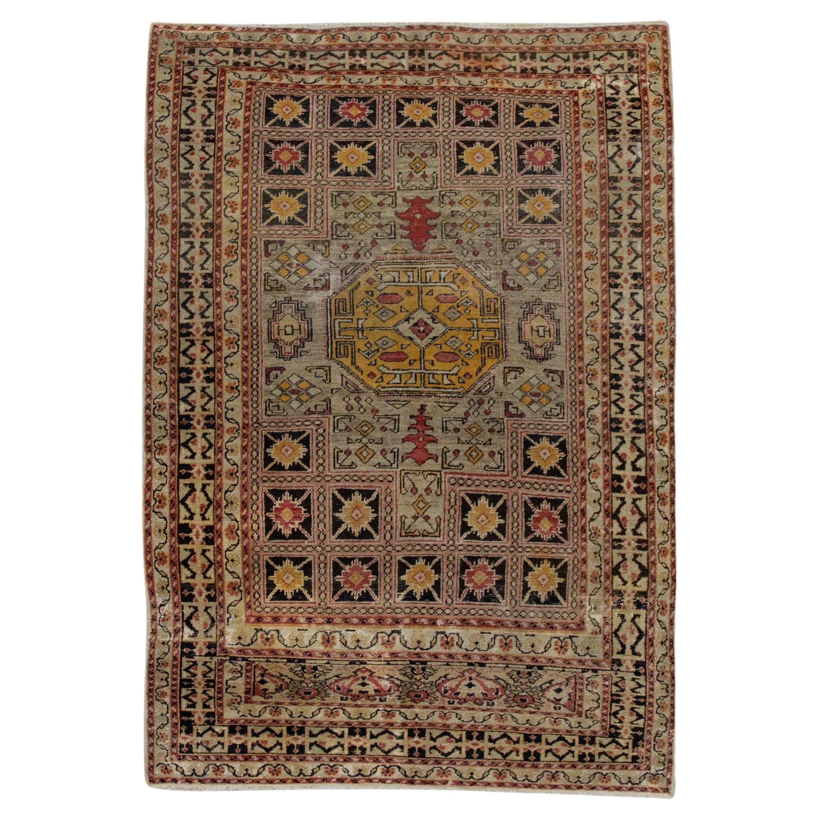 Tapis Vintage Turc Jaune Rouge Noir Tapis en laine tissé à la main 4'6" x 6'4" en vente
