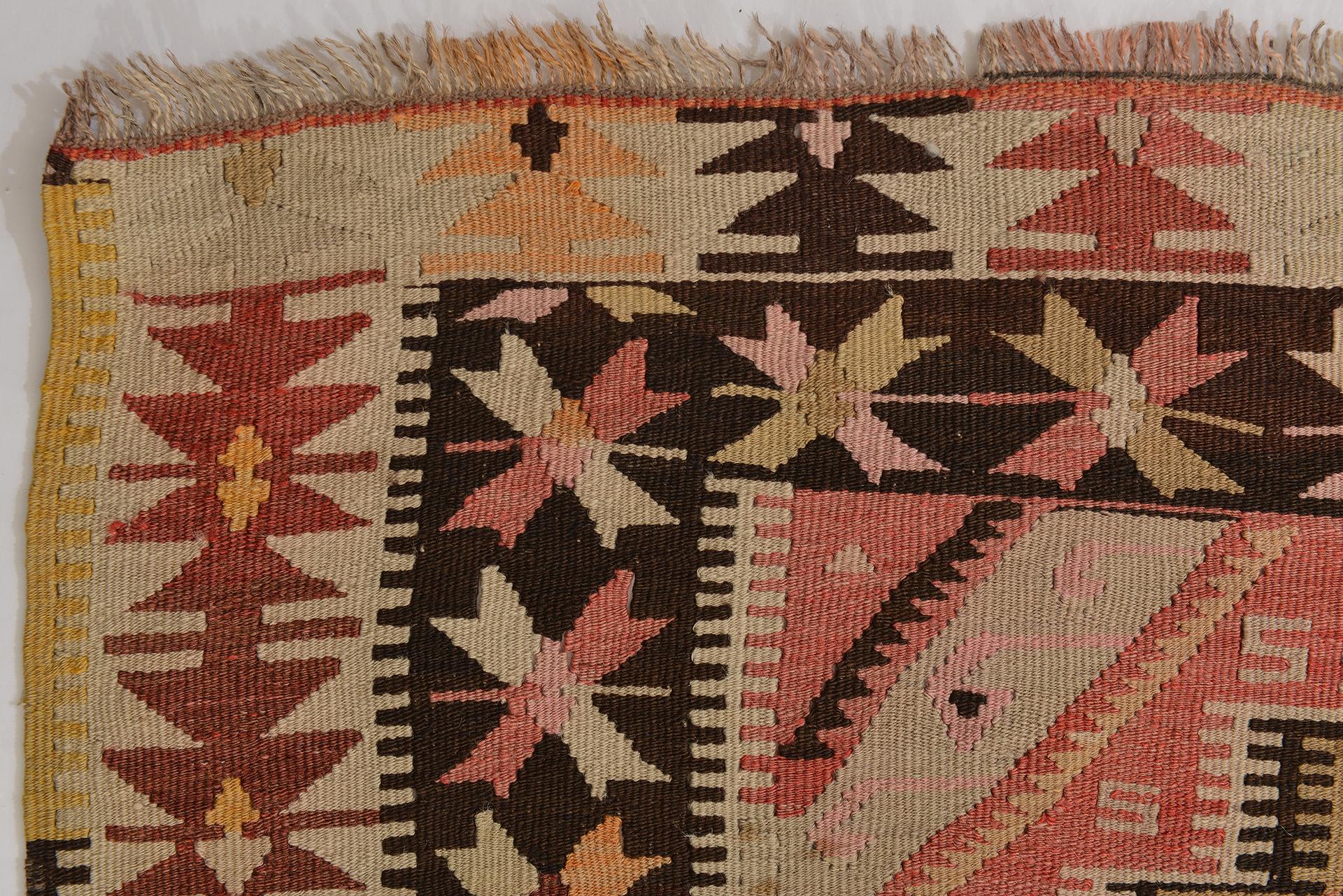 Tissé à la main Tapis de couloir Kilim turc vintage en vente