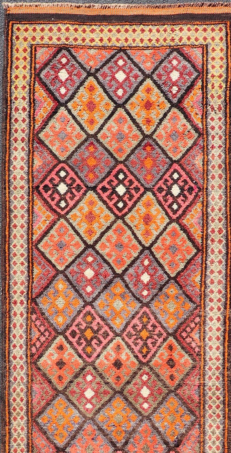 Türkische Vintage Läufer mit All-Over Diamond Kurdish Design 3'2 x 14'1 (Handgeknüpft) im Angebot