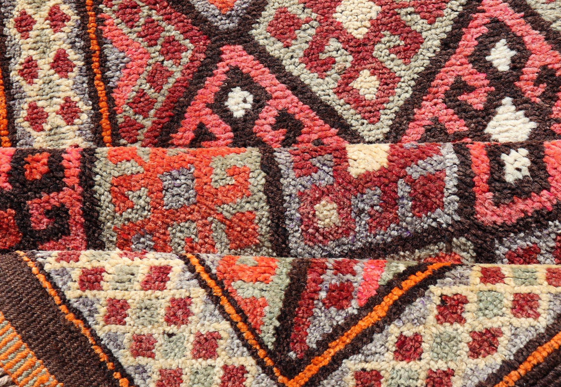 Türkische Vintage Läufer mit All-Over Diamond Kurdish Design 3'2 x 14'1 im Angebot 1