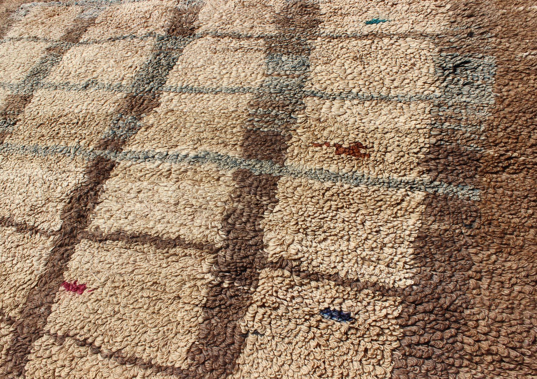 Turkish vintage Tulu rug with modern simple square design in tan and brown. Keivan Woven Arts / rug EN-140524, country of origin / type: Turkey / Tulu, circa mid-20th century.

Measures: 5'1 x 5'2

This vintage Tulu rug from Turkey (circa