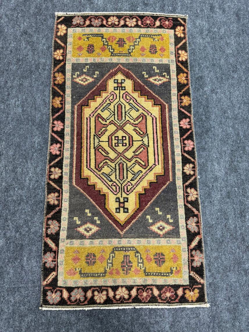 Turkish Yastik Rug 1'5