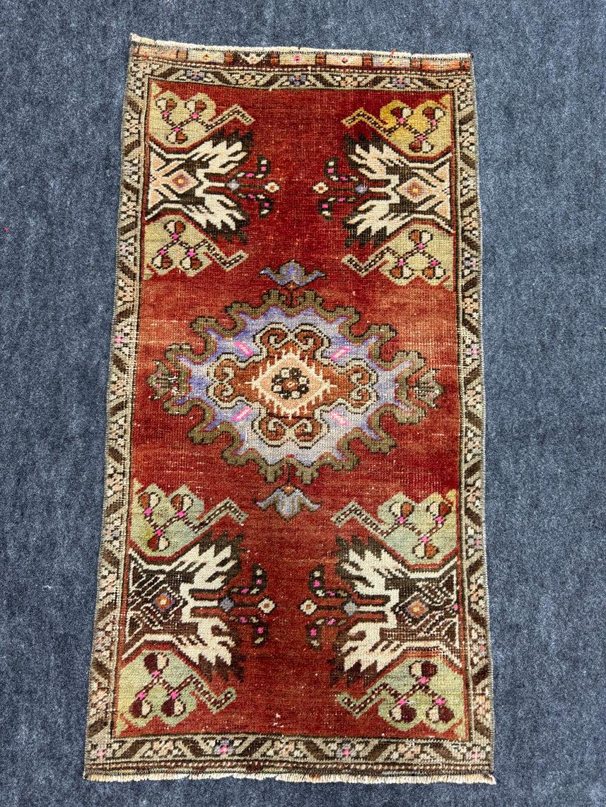 Turkish Yastik Rug 1'5