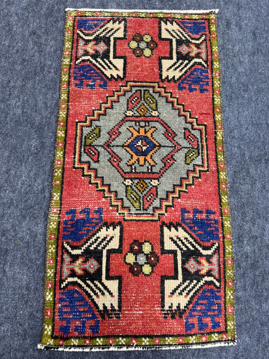 Turkish Yastik Rug 1'8