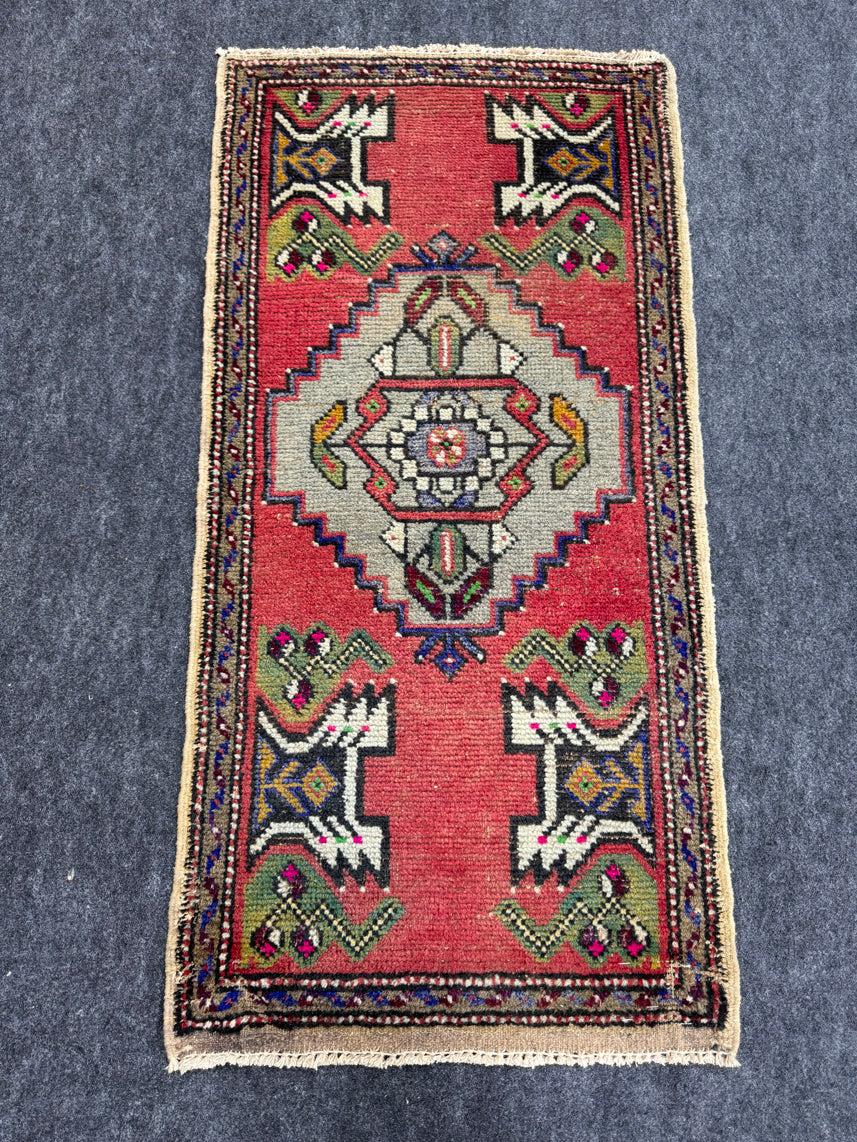 Turkish Yastik Rug 1'8