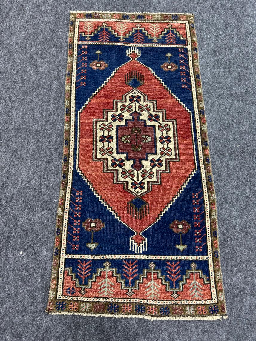 Turkish Yastik Rug 1'5