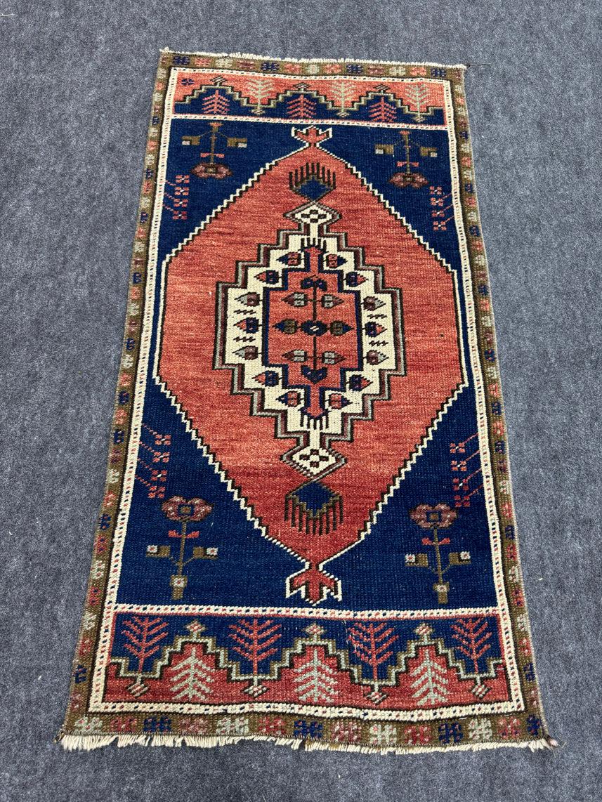 Turkish Yastik Rug 1'5