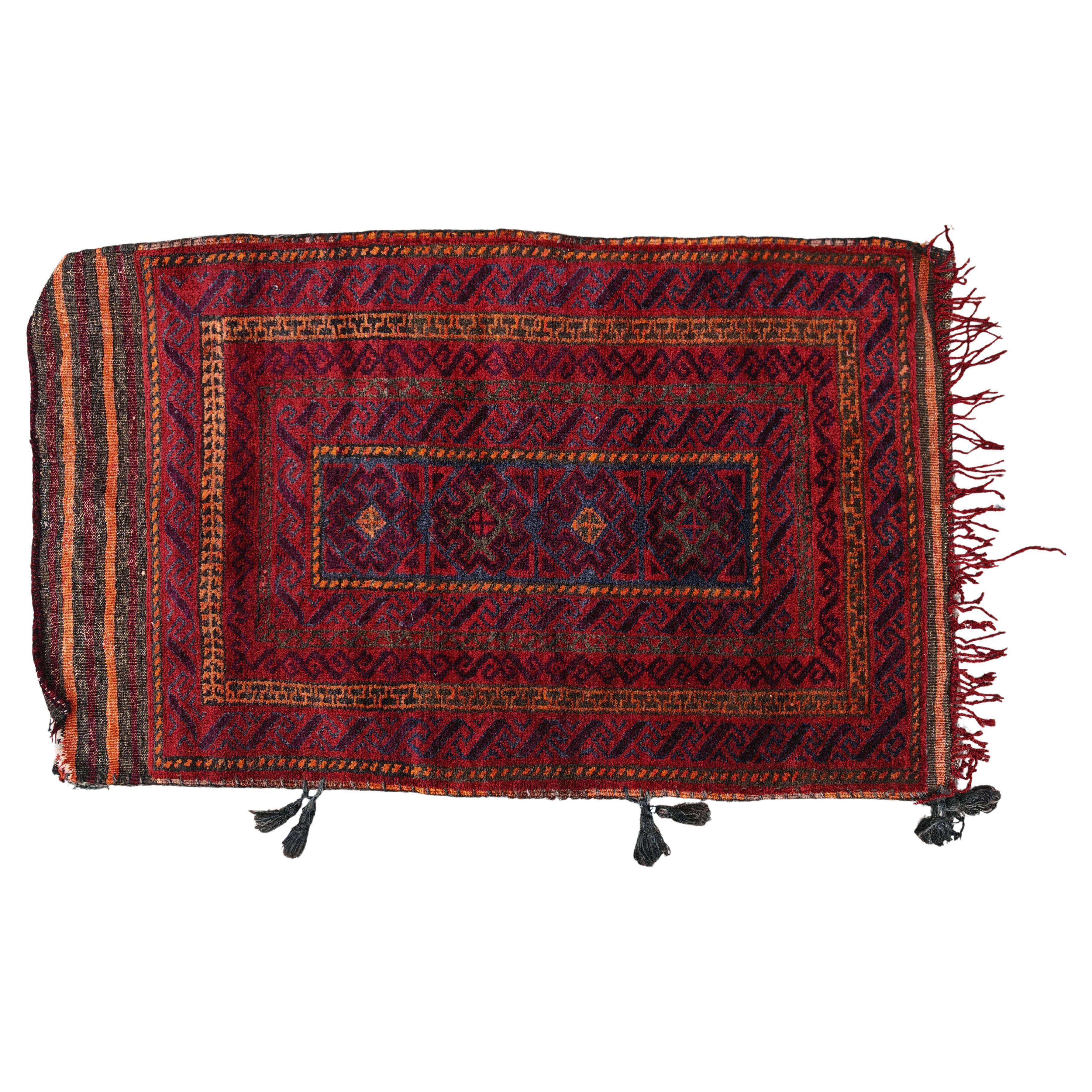 Turkmen Ersari chuval, hand-knotted wool pile with flat-woven back, 19th Century im Angebot