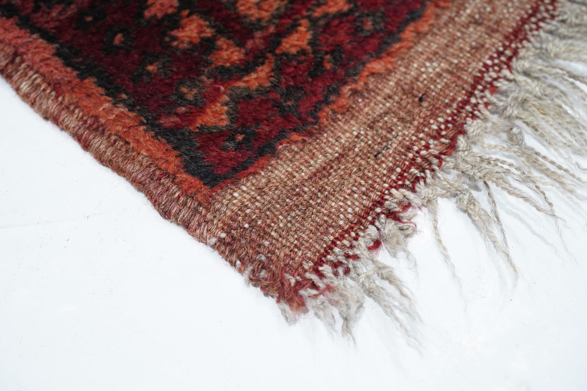 Turkmen Rug In Good Condition For Sale In New York, NY