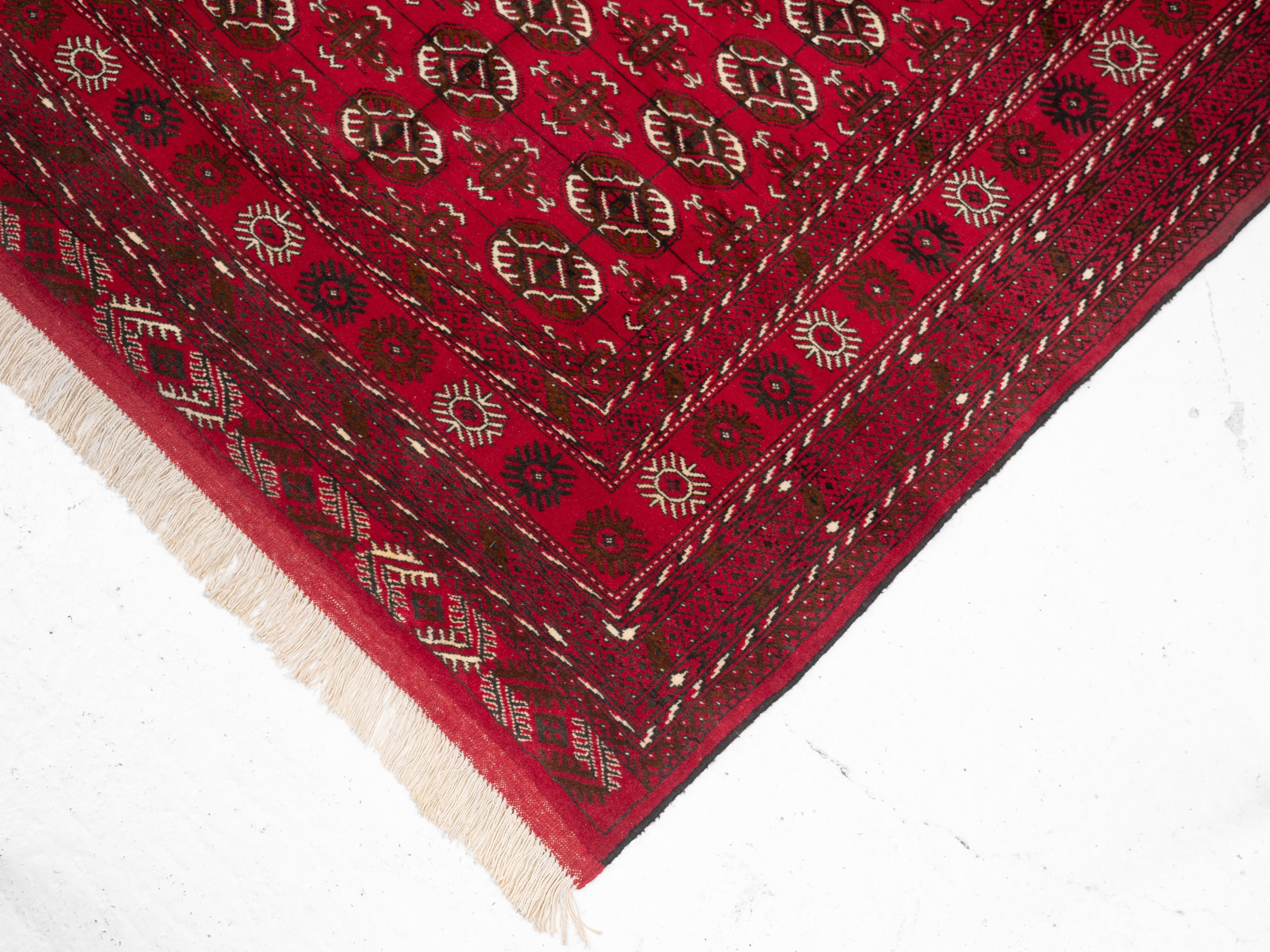 Turkmen Tekke Handwoven Rug Mid-Late 20th Century (Oriental Turkomen) en vente 5