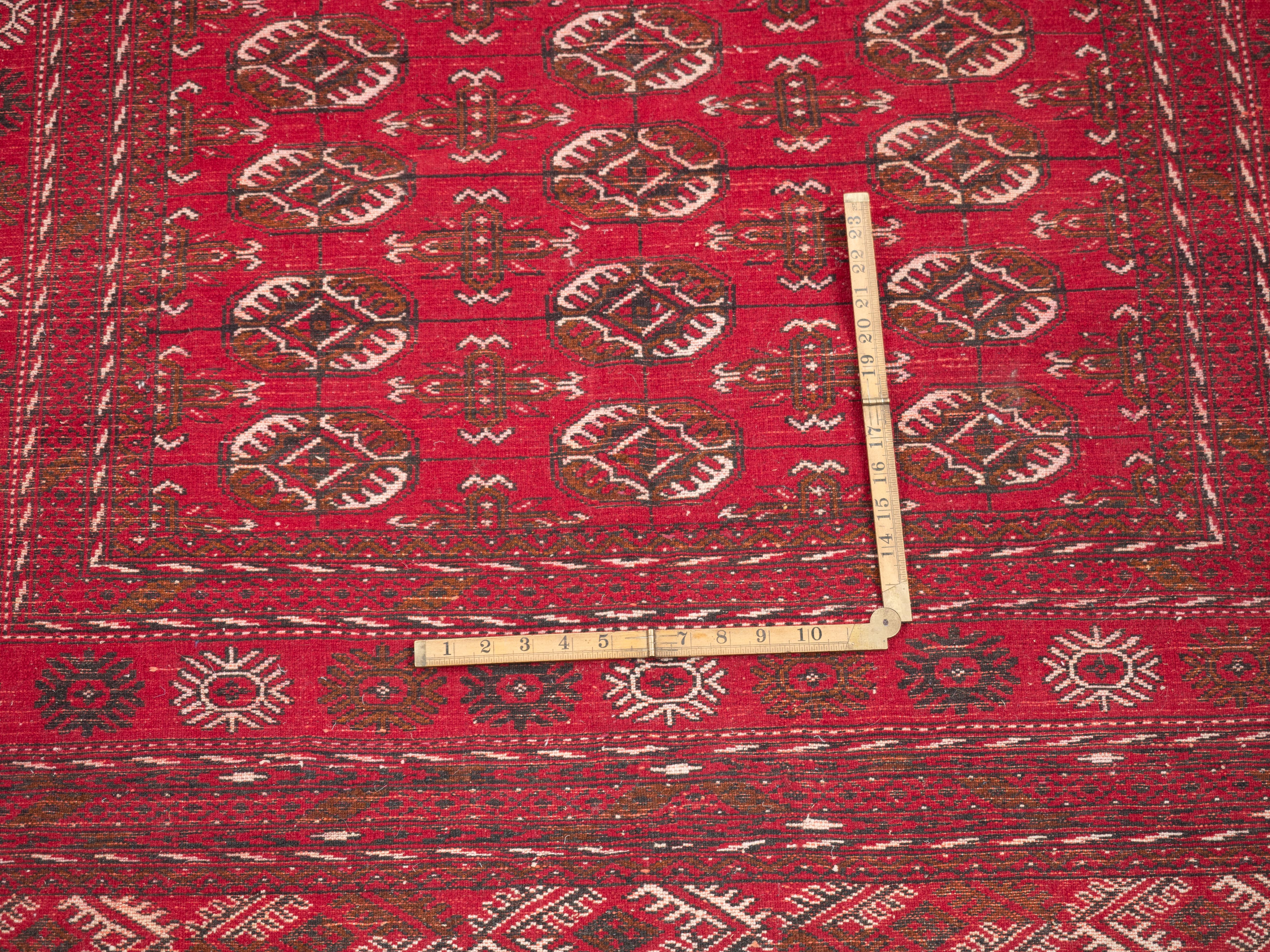 Turkmen Tekke Handwoven Rug Mid-Late 20th Century (Oriental Turkomen) en vente 8