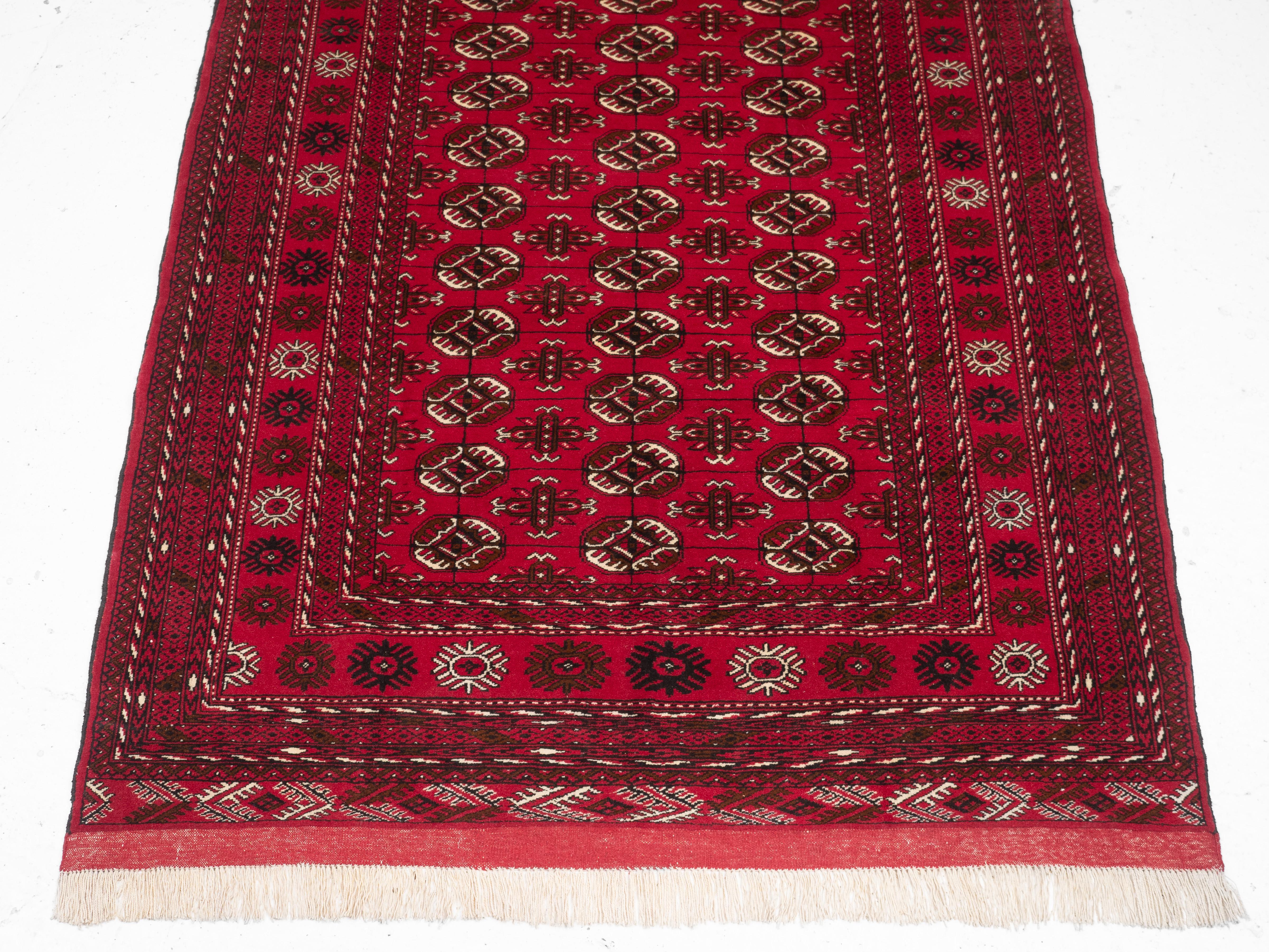 Turkmen Tekke Handwoven Rug Mid-Late 20th Century (Oriental Turkomen) Bon état - En vente à Leeds, GB