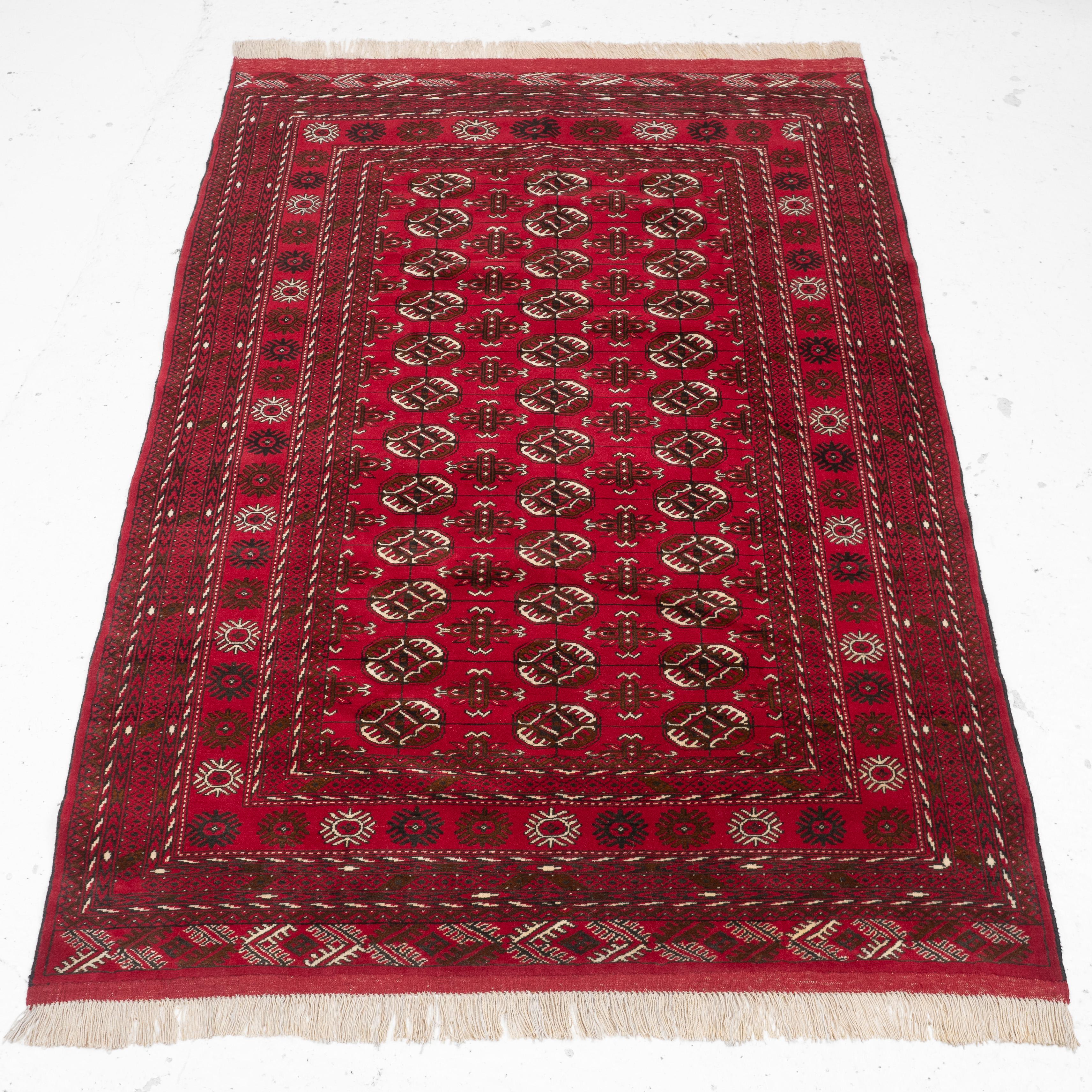 Laine Turkmen Tekke Handwoven Rug Mid-Late 20th Century (Oriental Turkomen) en vente
