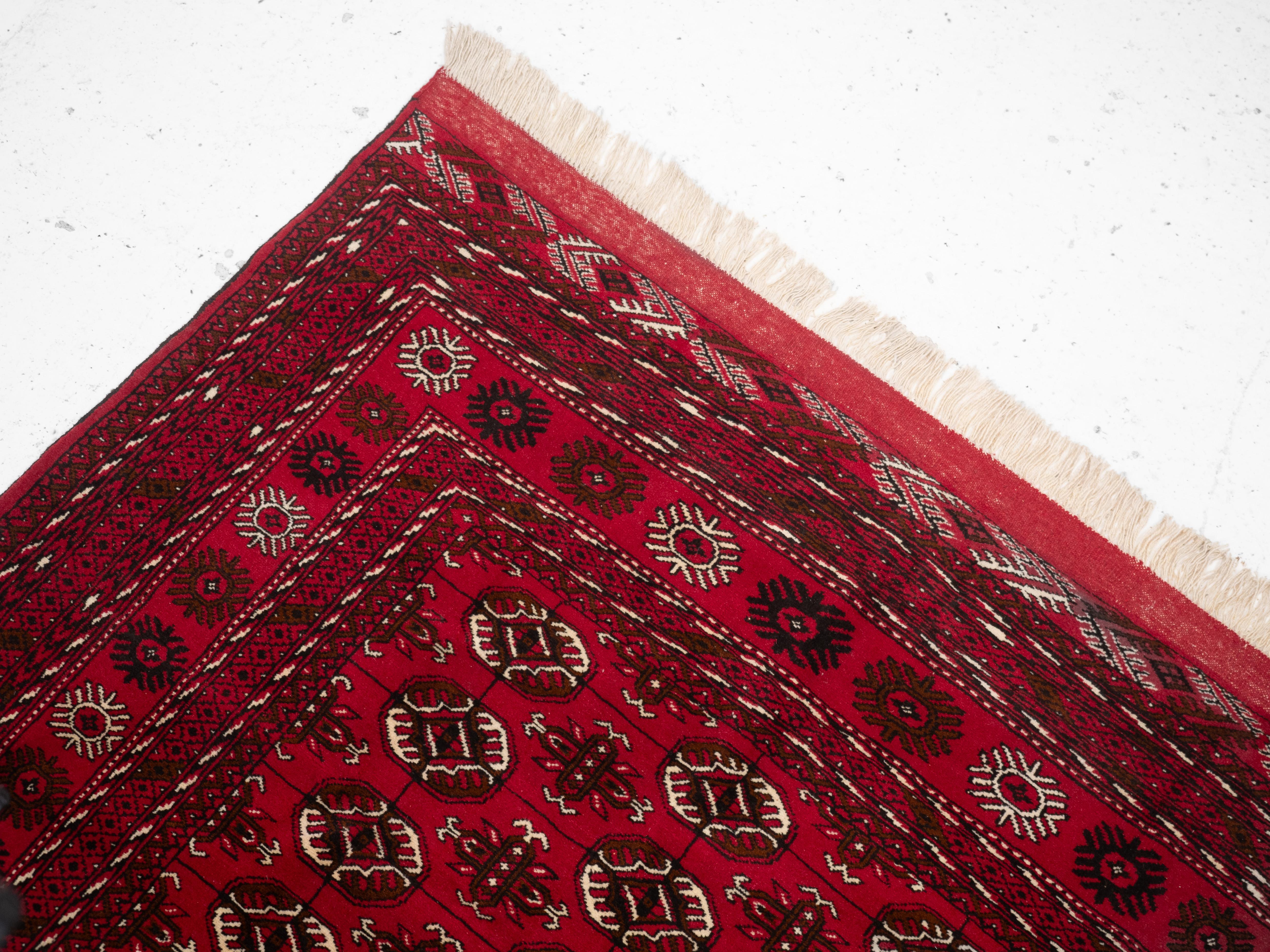 Turkmen Tekke Handwoven Rug Mid-Late 20th Century (Oriental Turkomen) For Sale 3