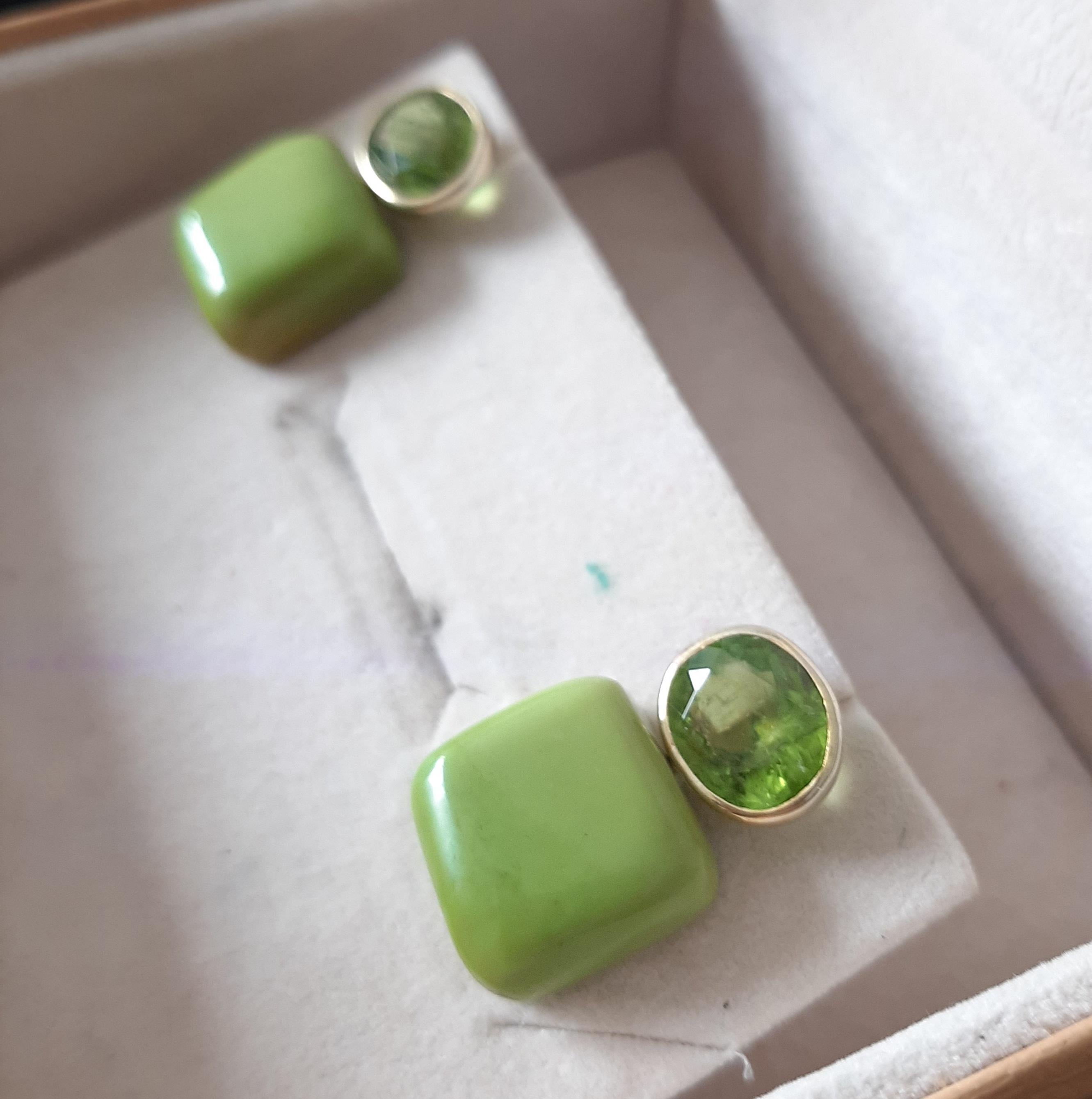 Taglio misto Orecchini a perno in oro massiccio 14k con turchese verde del Turkmenistan a forma di cuscino e peridoto in vendita
