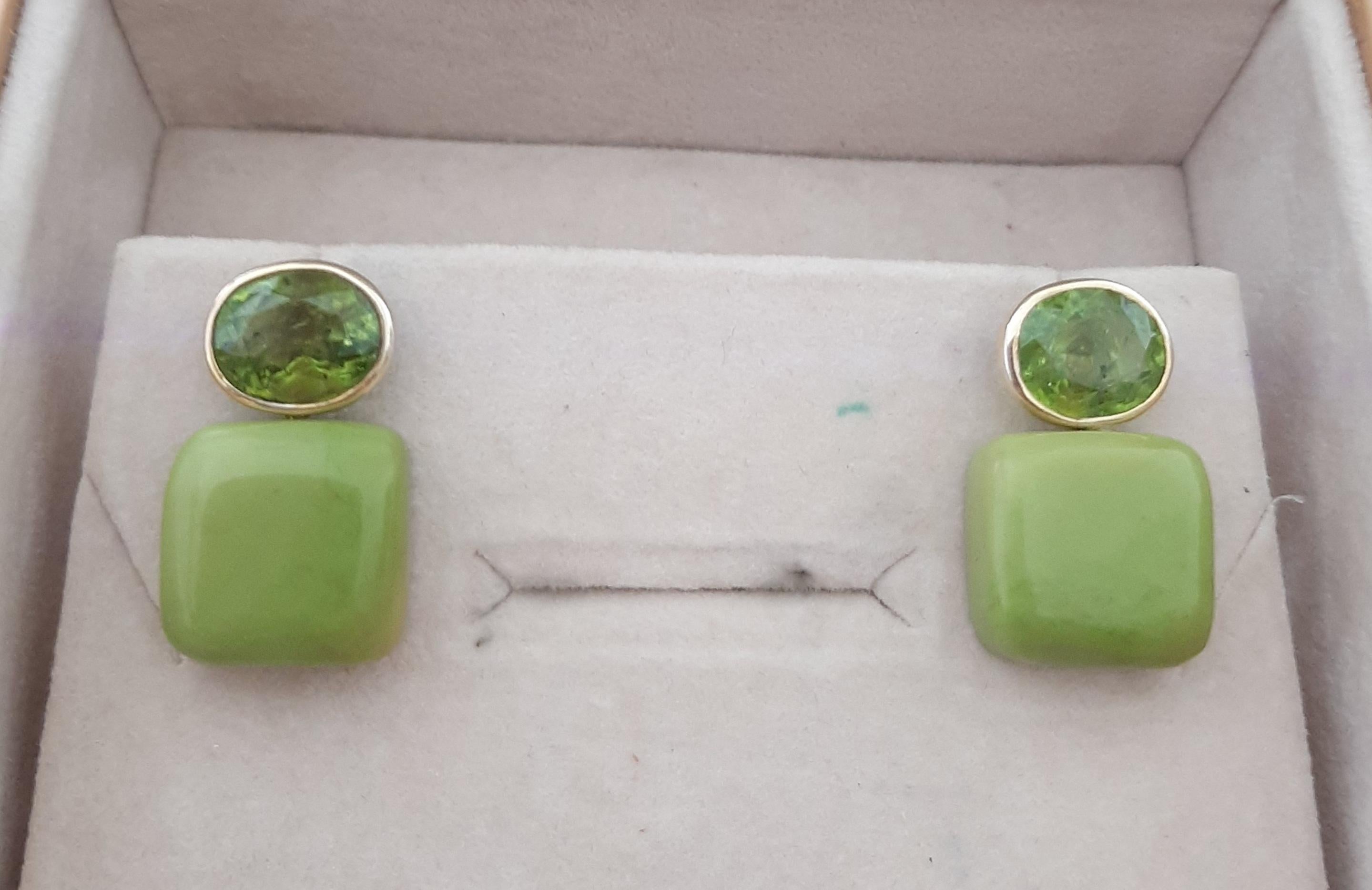 Orecchini a perno in oro massiccio 14k con turchese verde del Turkmenistan a forma di cuscino e peridoto In condizioni Nuovo in vendita a Bangkok, TH