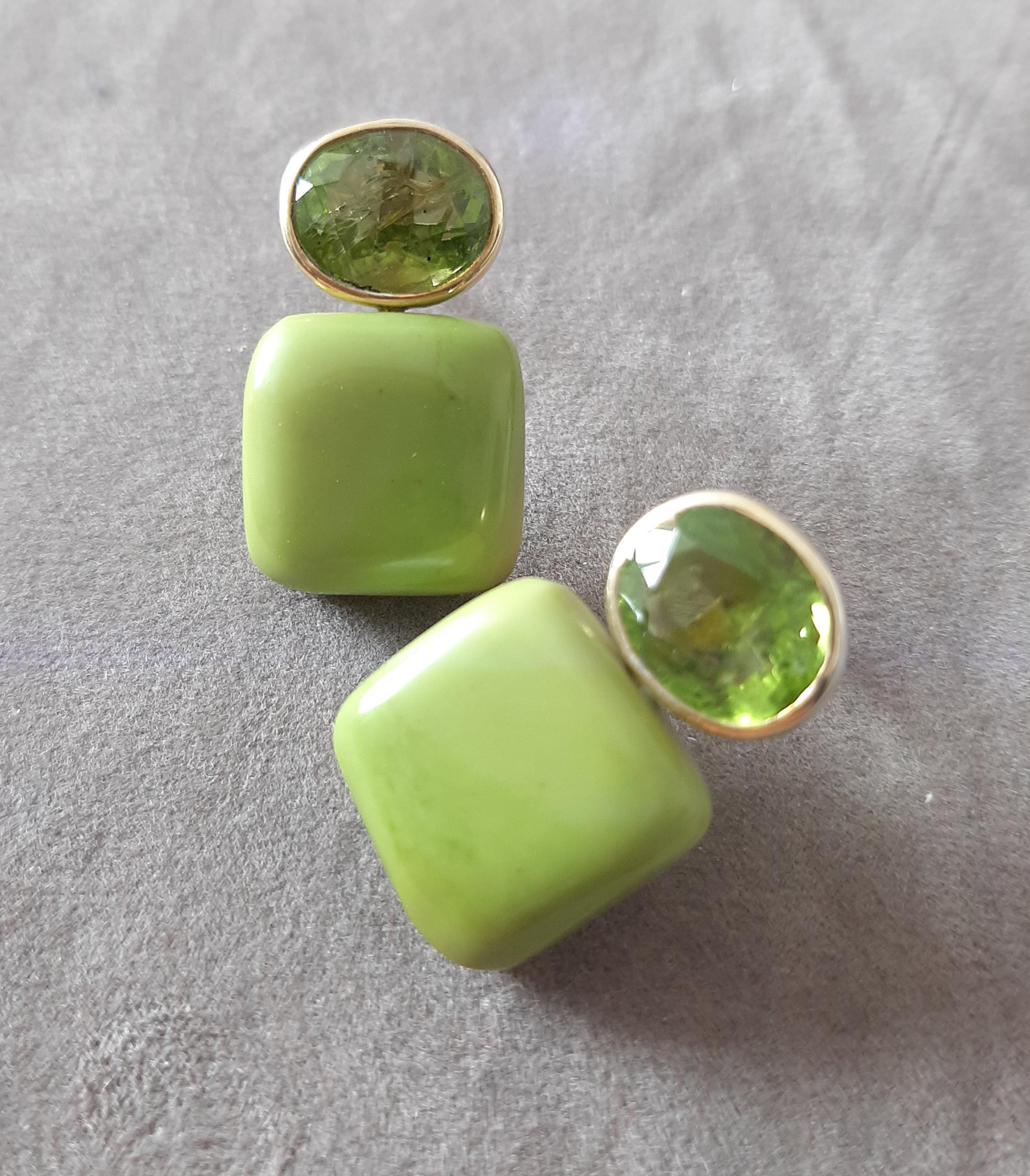 Orecchini a perno in oro massiccio 14k con turchese verde del Turkmenistan a forma di cuscino e peridoto in vendita 2