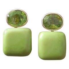 Orecchini a perno in oro massiccio 14k con turchese verde del Turkmenistan a forma di cuscino e peridoto