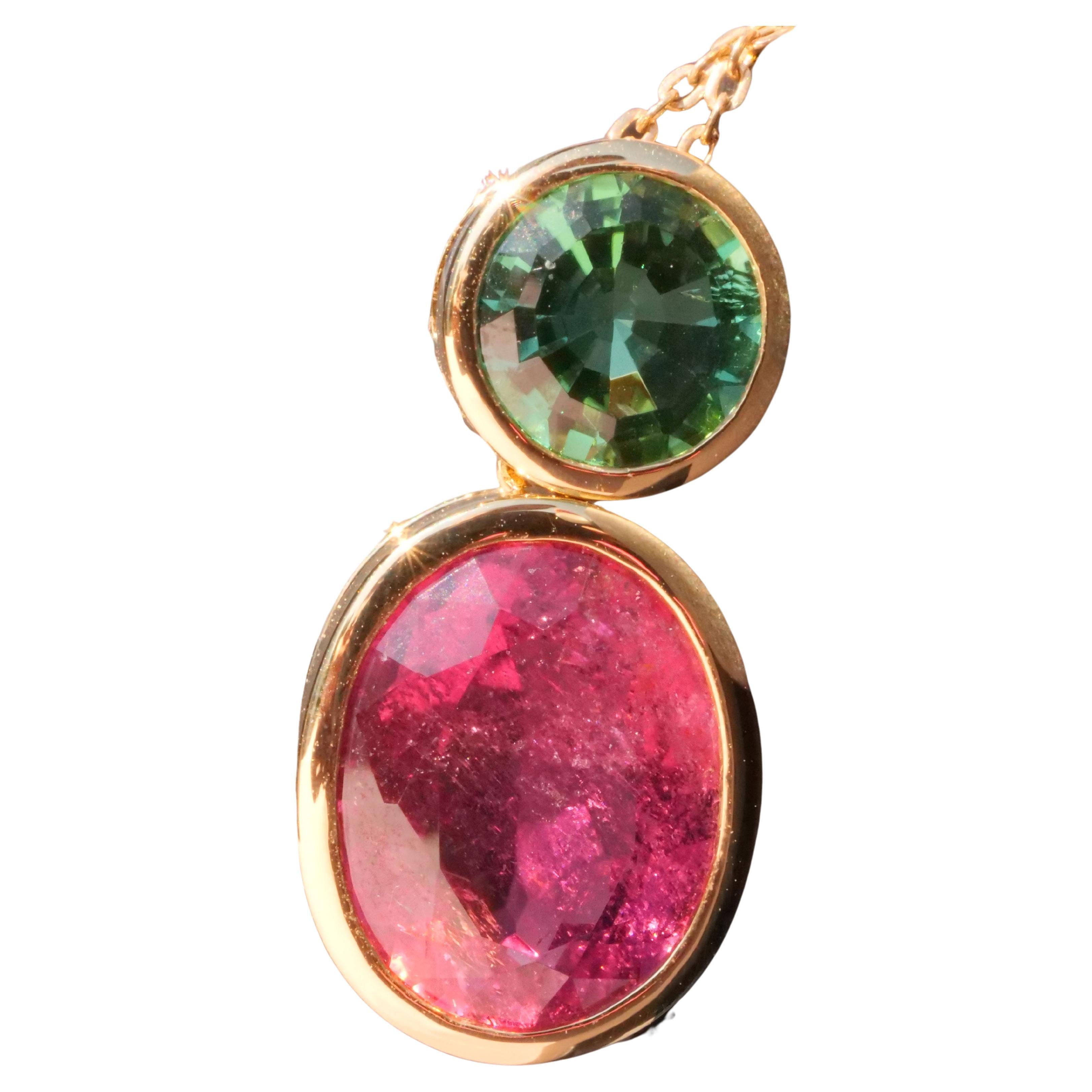 a rare color combination, electric pink and blue green and nothing else, puristic and colorful, results in a yellow gold pendant that can be worn daily, on a chain, an omega choker or with leather (inner eyelet approx. 2 x 3 mm), round faceted