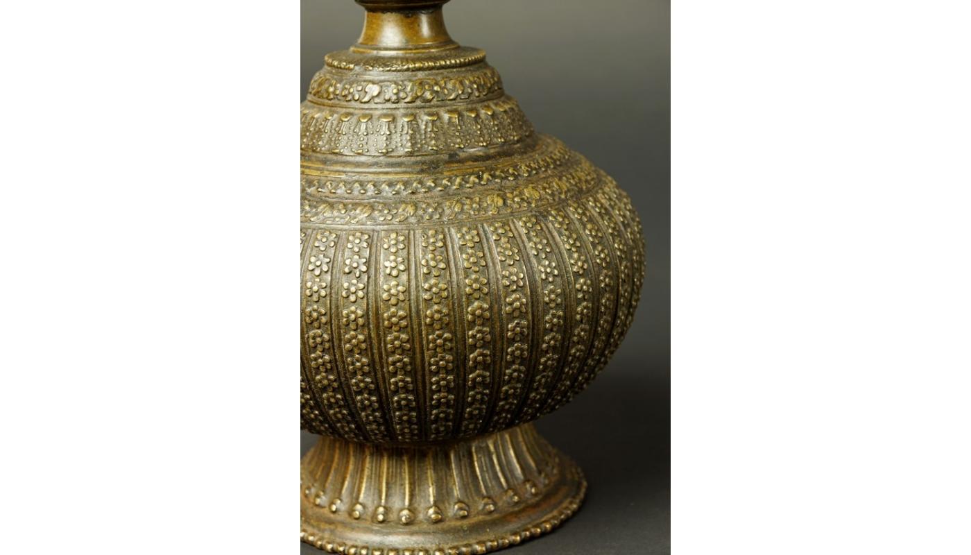 Turn of 19th-20th century bronze Arabic vase
The vessel is characterized by a fairly wide foot, a prominent and bulky belly and an elongated neck. The meticulous decoration covers almost the entire surface of the vessel, giving it a varied