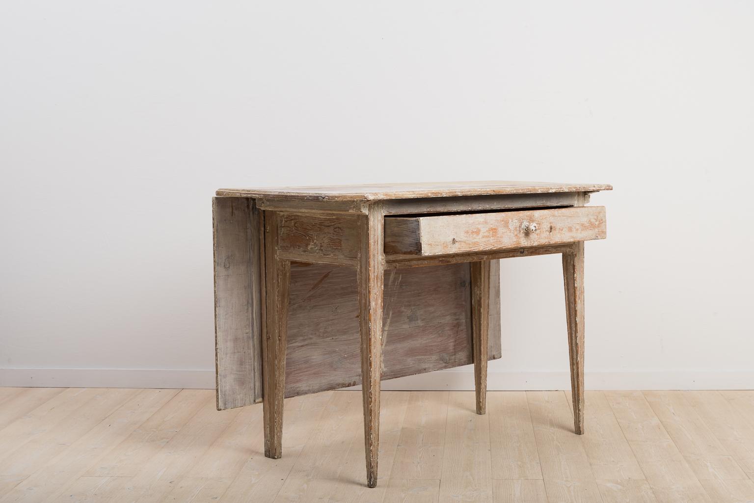 Turn of the Century 1700-1800 Swedish Gustavian Desk in Original Condition In Good Condition In Kramfors, SE