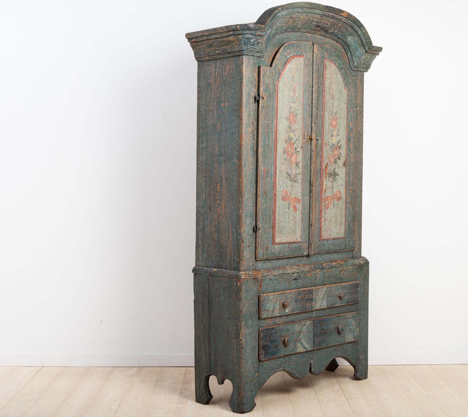 Turn of the Century 18th-19th Swedish Rococo Cabinet In Good Condition In Kramfors, SE
