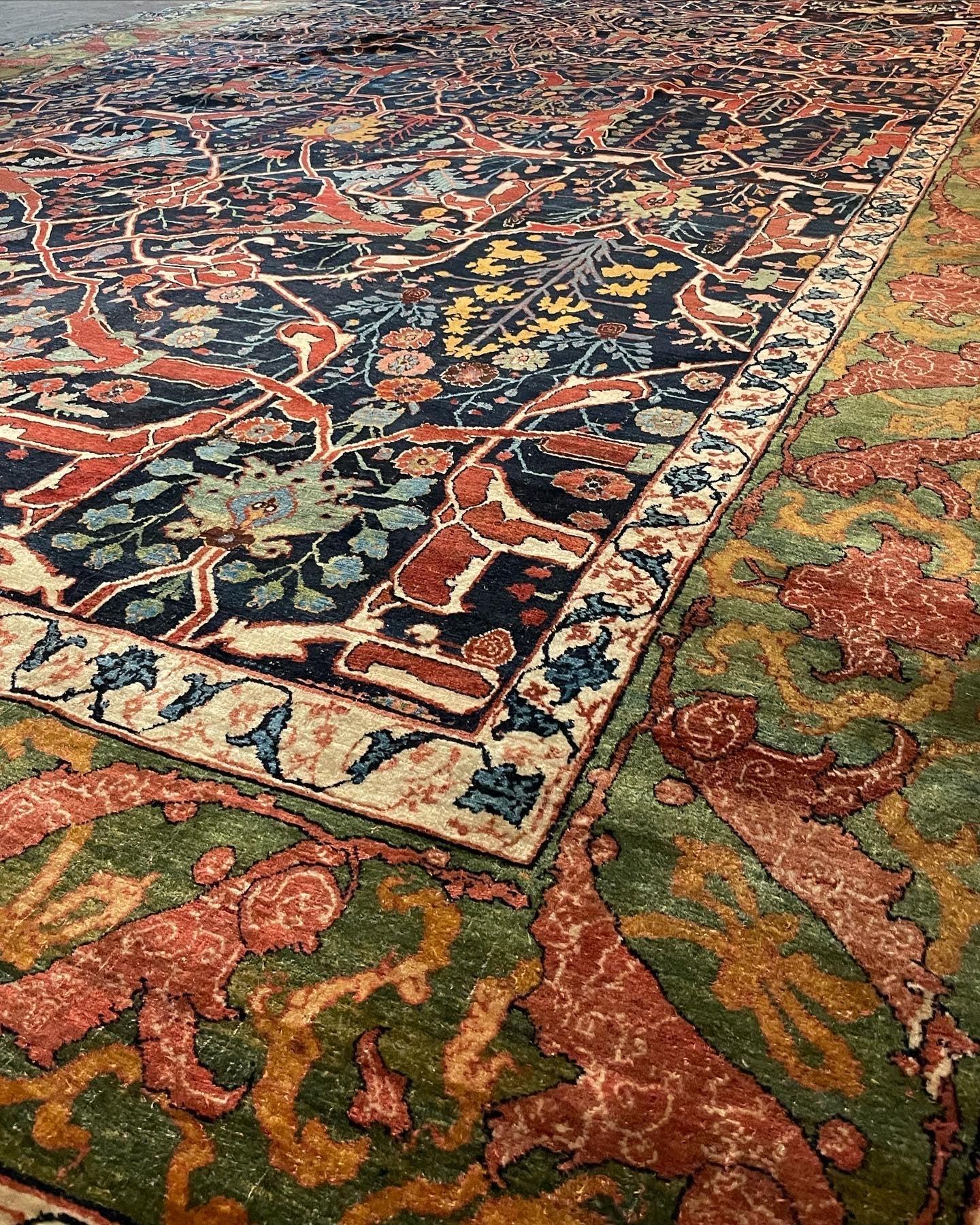 Tapis Bidjar du début du siècle au-delà du Palatial Garrus Bon état - En vente à Milwaukee, WI