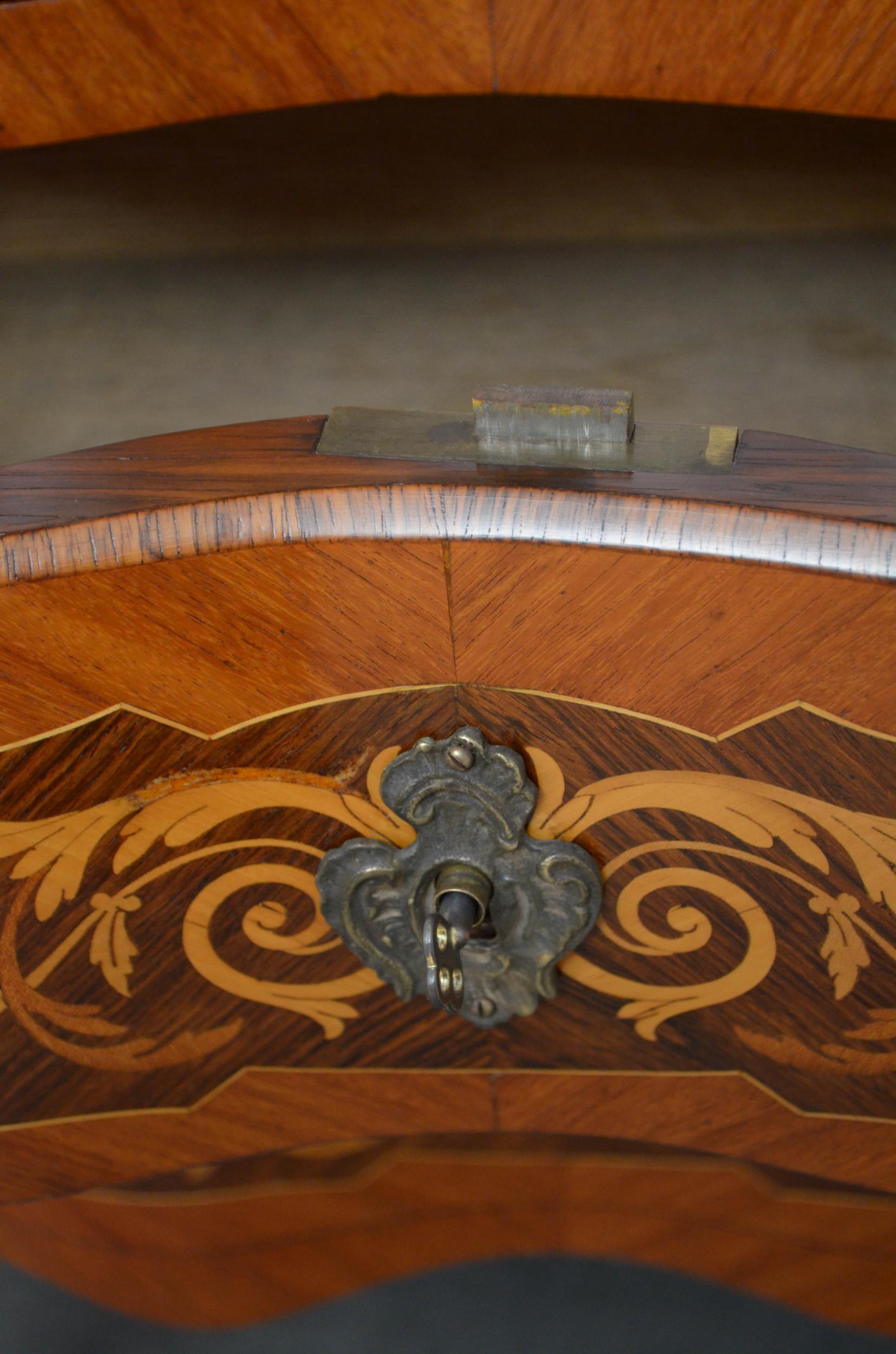 Mahogany Turn of the Century Bombe Chest of Drawers For Sale