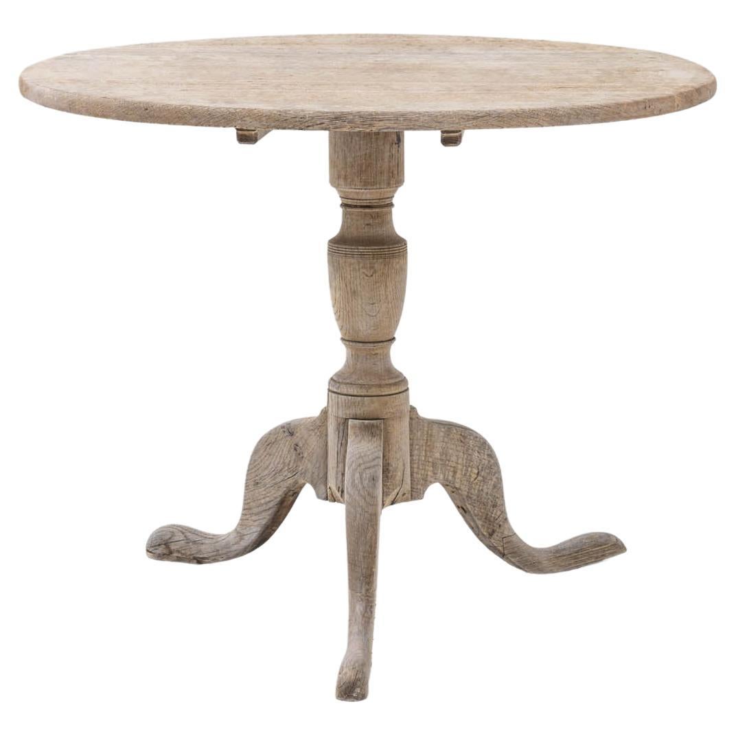 Turn of the Century British Oak Tripod Side Table For Sale at 1stDibs