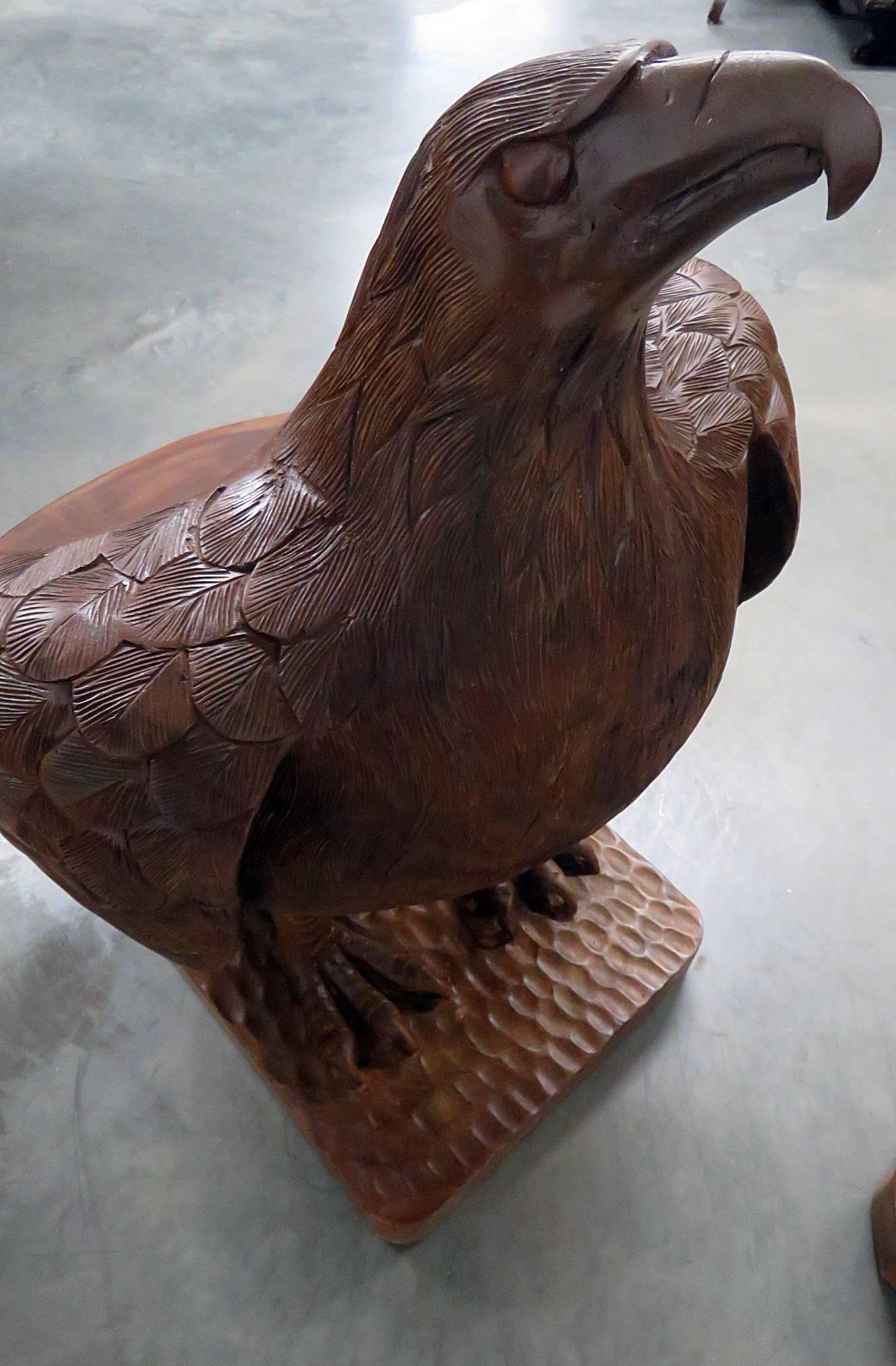 Turn of the Century Carved Eagle Bergeres In Good Condition In Swedesboro, NJ