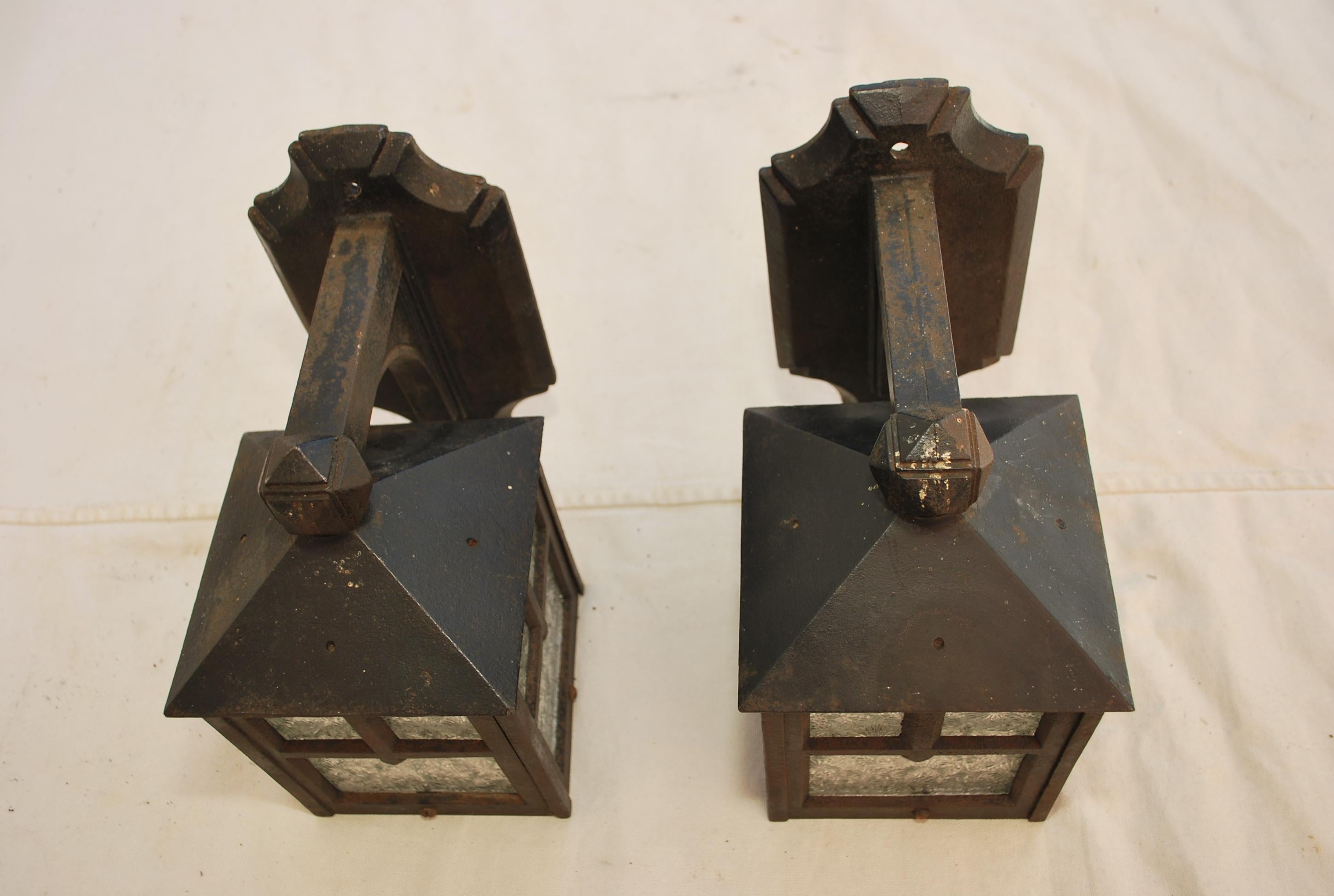 Turn of the century cast iron outdoor sconces For Sale 3