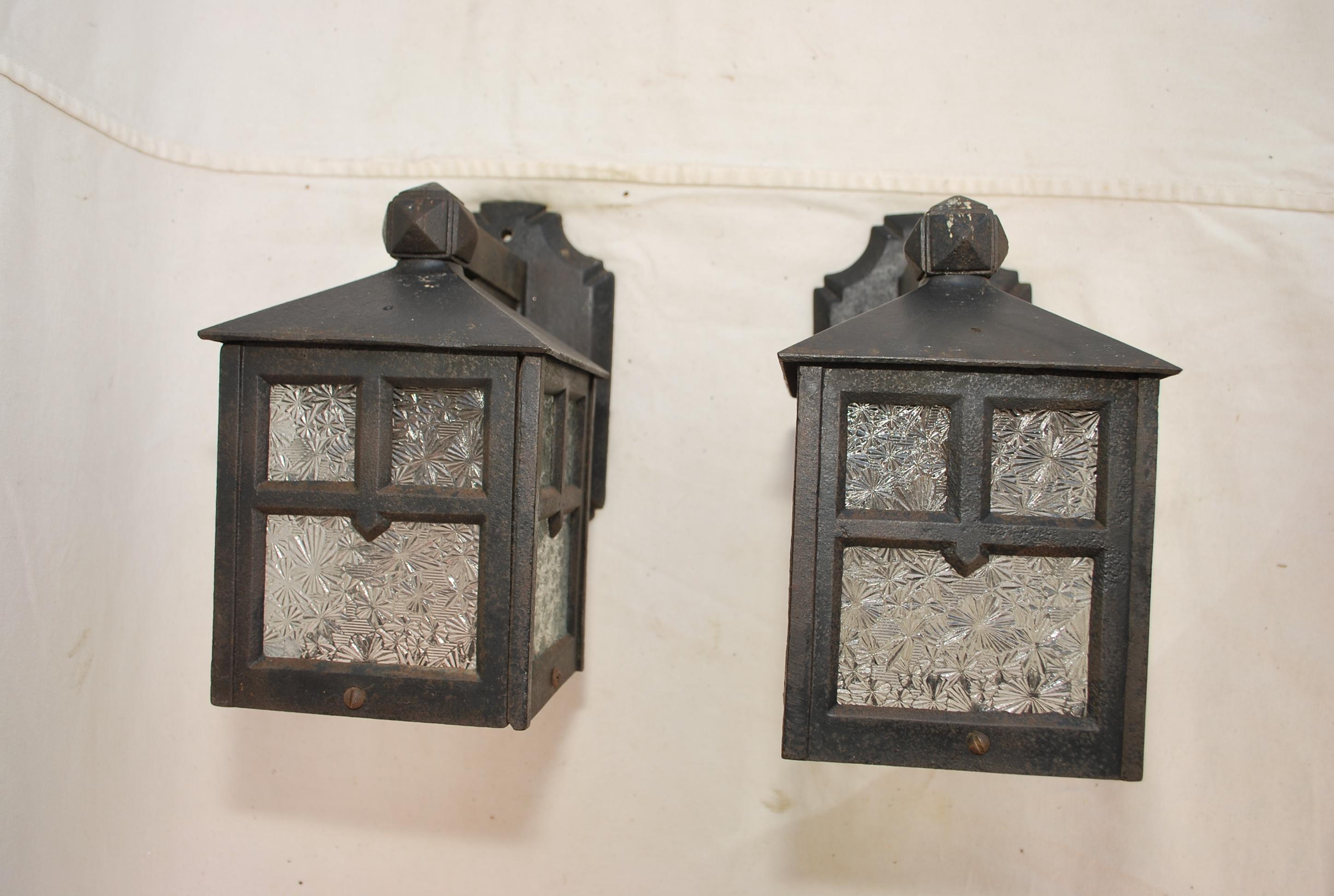 Turn of the century cast iron outdoor sconces For Sale 4