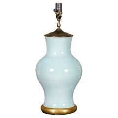 Lampada da tavolo Celadon su base circolare dorata, cablata per gli USA