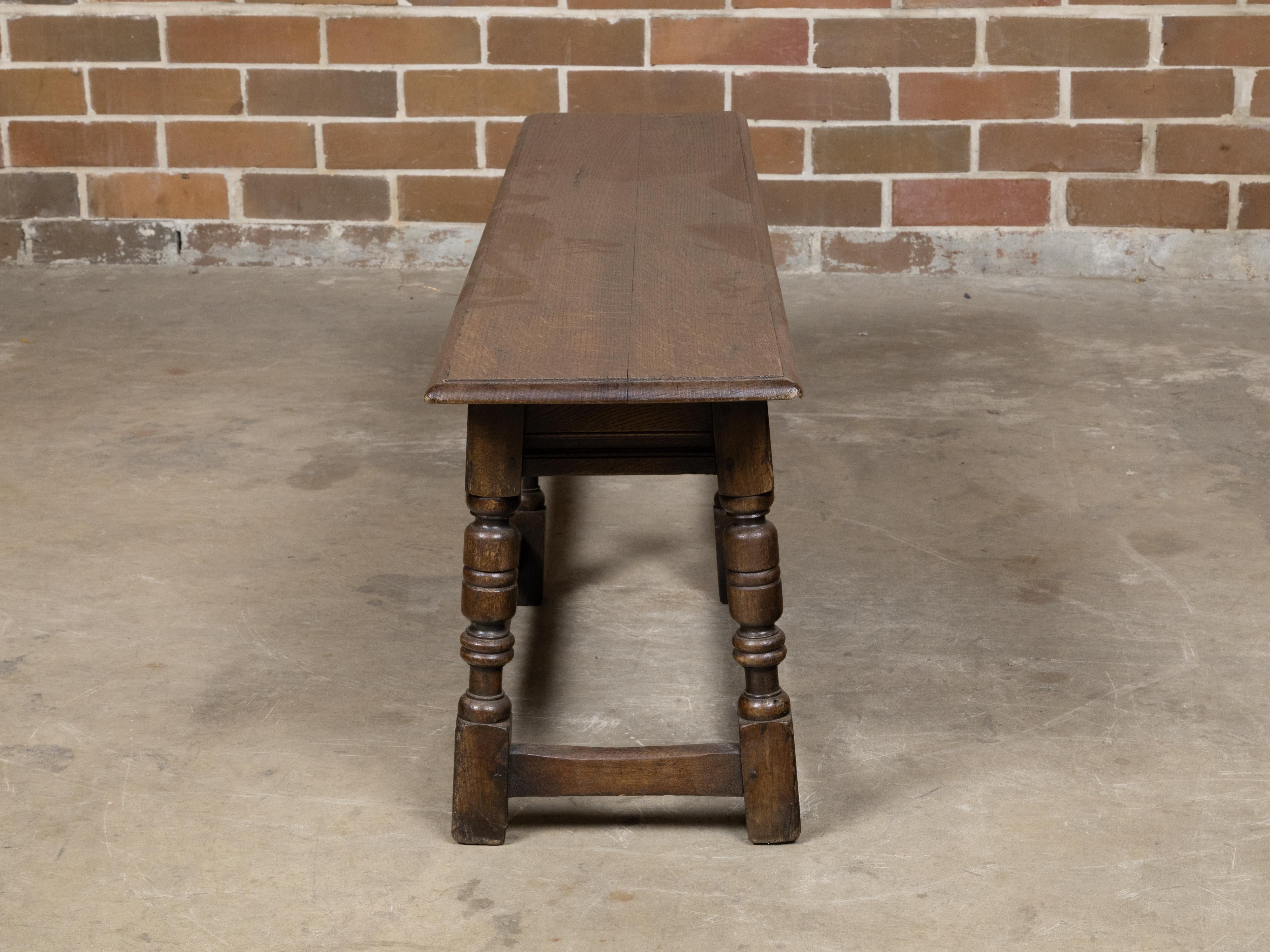 Panchina di fine secolo in Oak inglese del 1900 con gambe a balaustro tornite In condizioni buone in vendita a Atlanta, GA