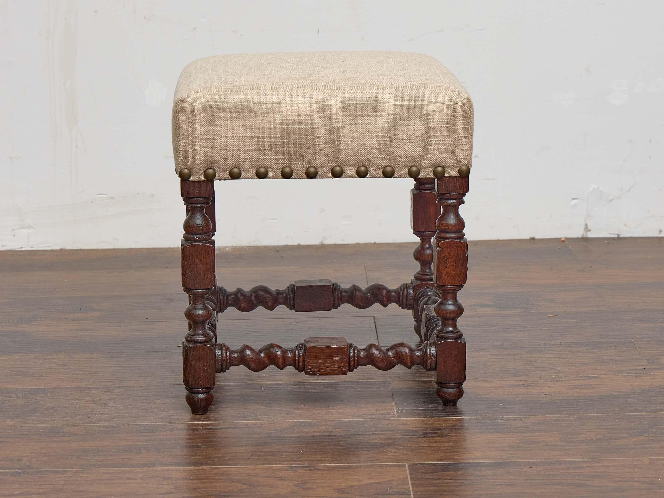 Intagliato Sgabello inglese di fine secolo in Oak con rivestimento in lino e rosette intagliate in vendita