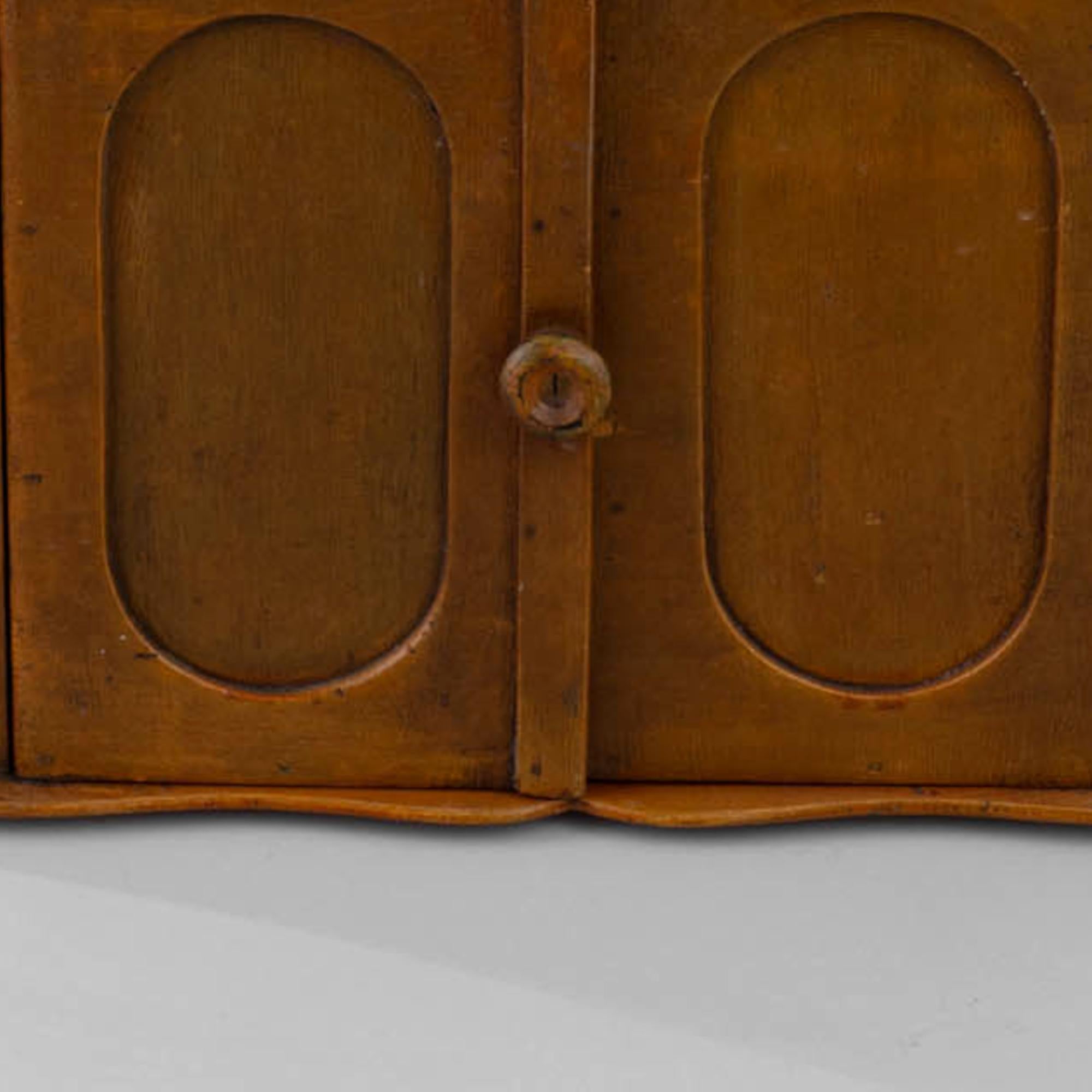 Début du 20ème siècle Cabinet en bois européen miniature du début du siècle